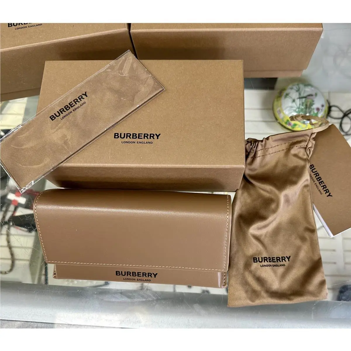 Burberry London Sunglasses Case + Box+ Pouch Bag + Cloth Set /booklet