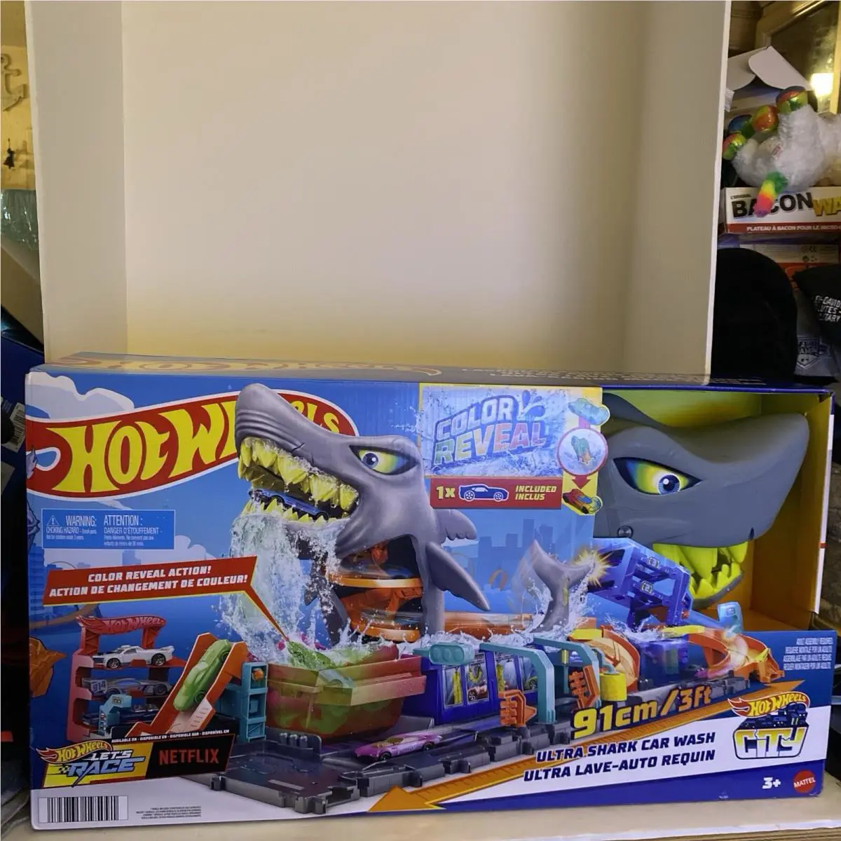 Hot Wheels City Ultra Shark Car Wash 1:64 Scale