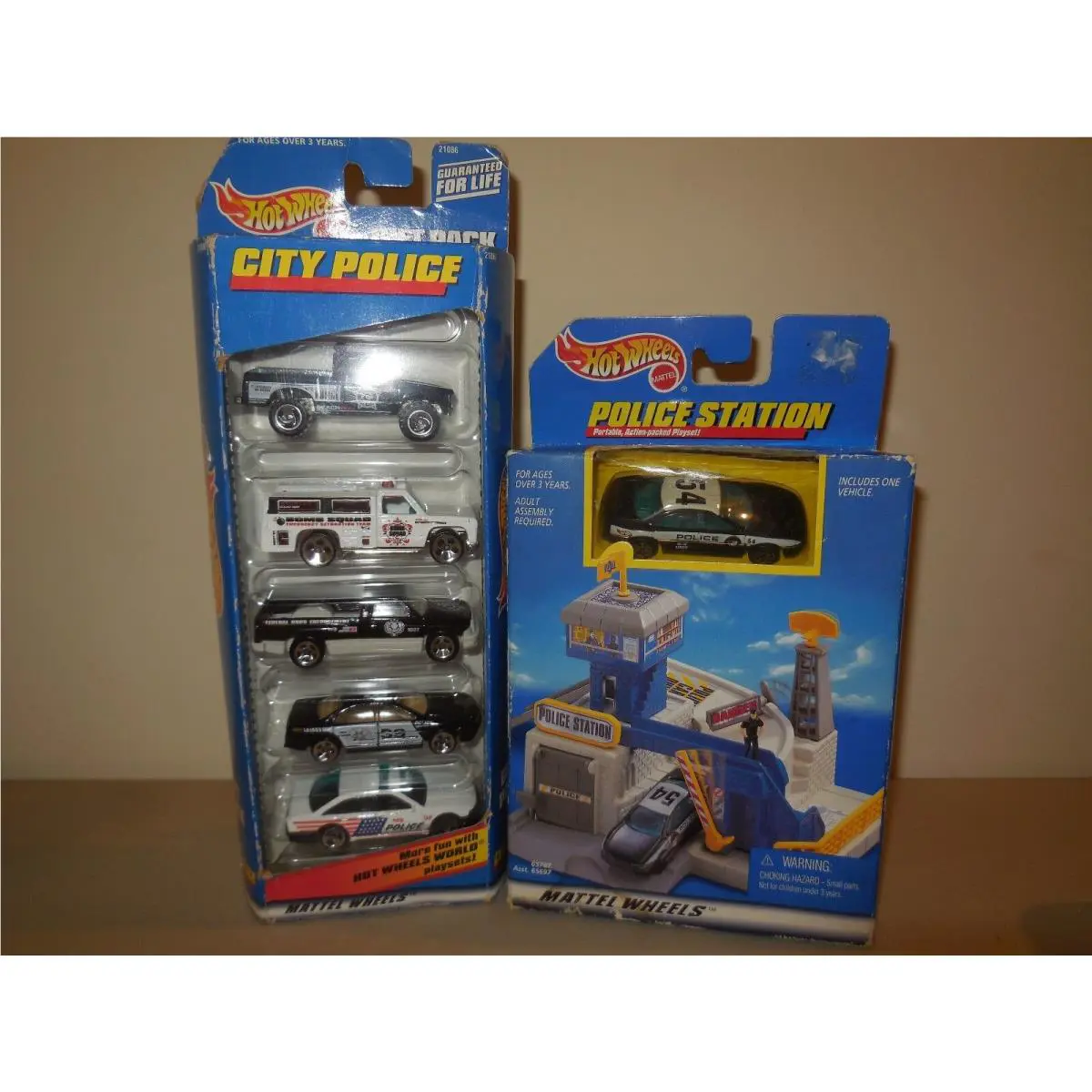 1 1998 Hotwheels Police Station 1-5 Pack Police Car Set