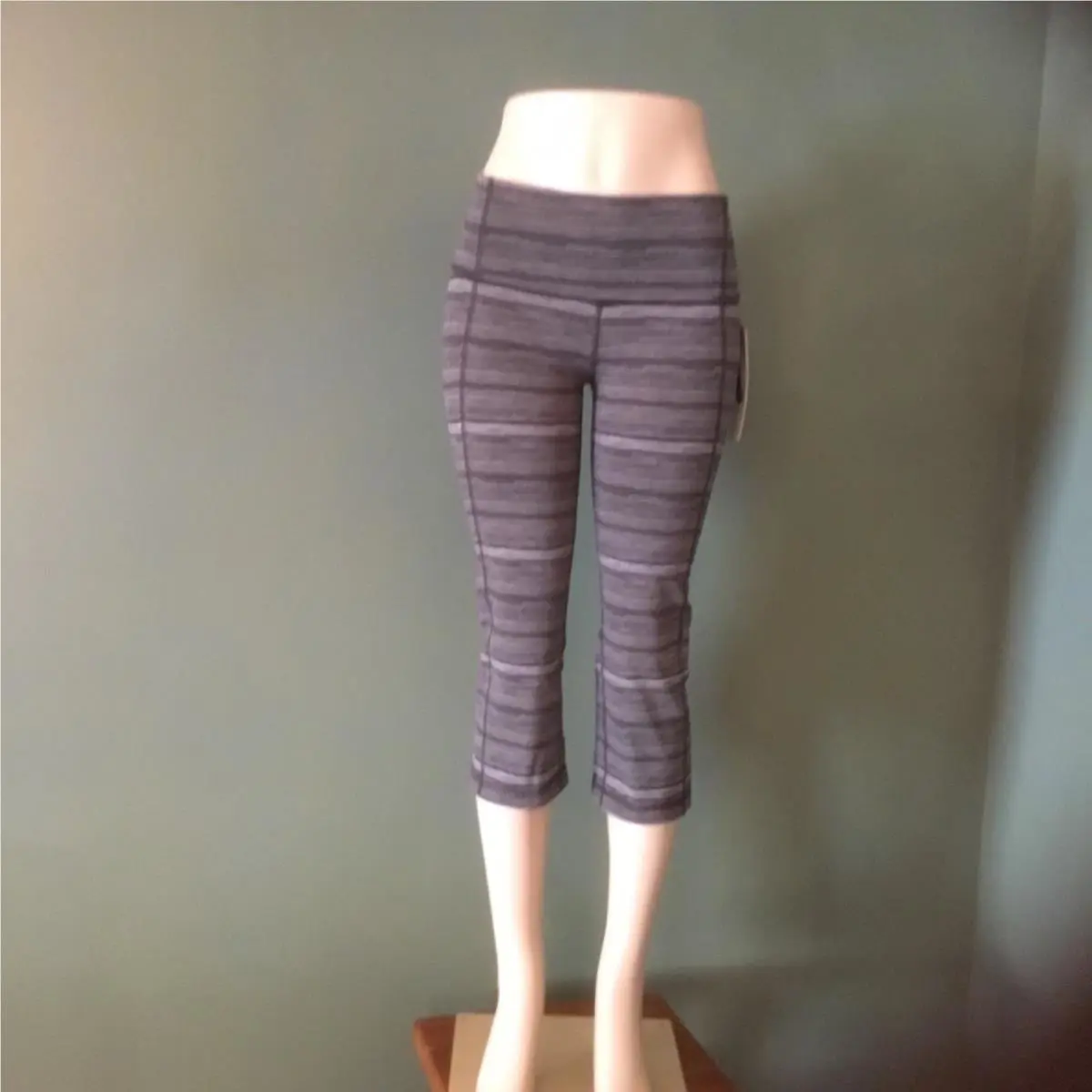 Lululemon clothing - CSGG - cyber black deep coal 5