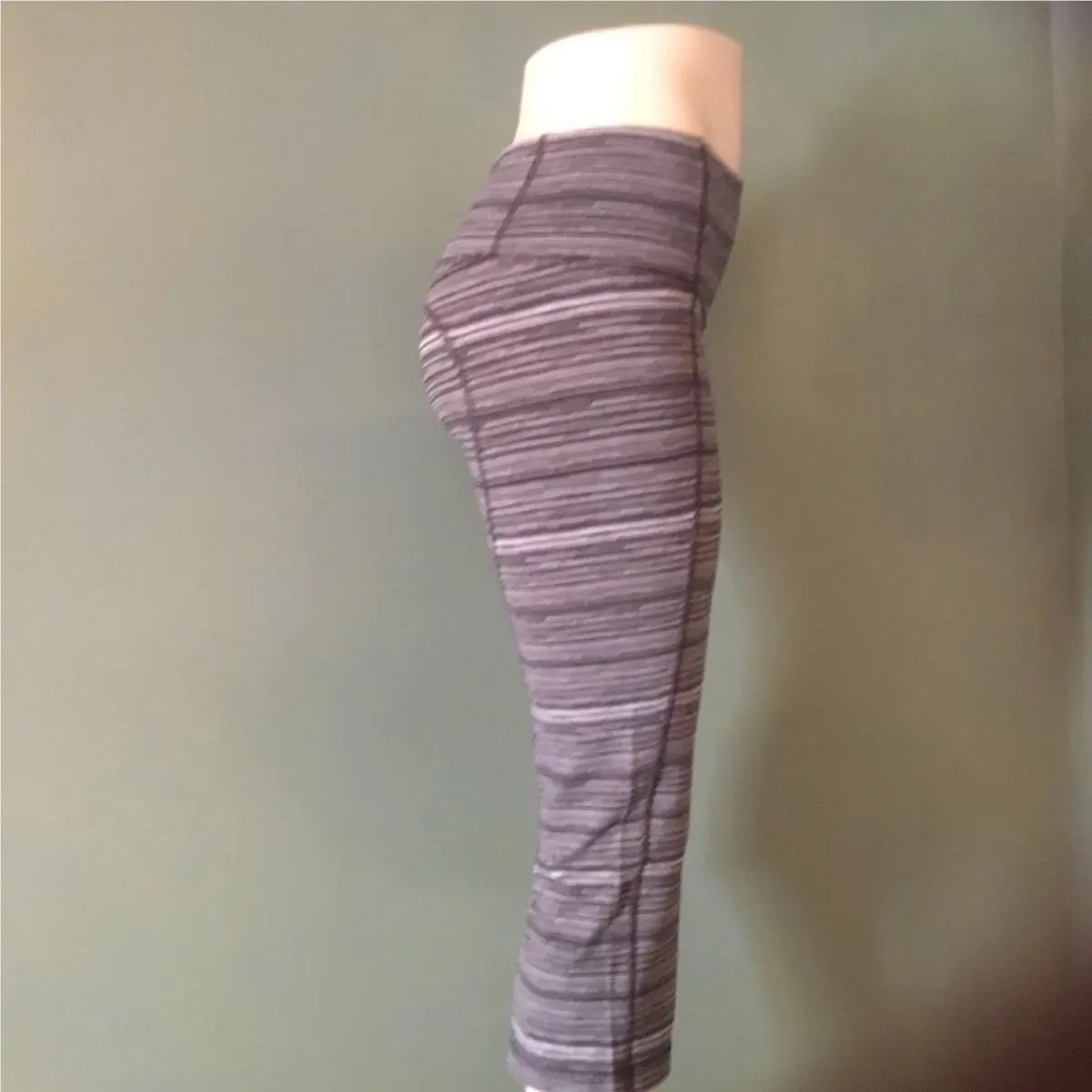 Lululemon clothing - CSGG - cyber black deep coal 7