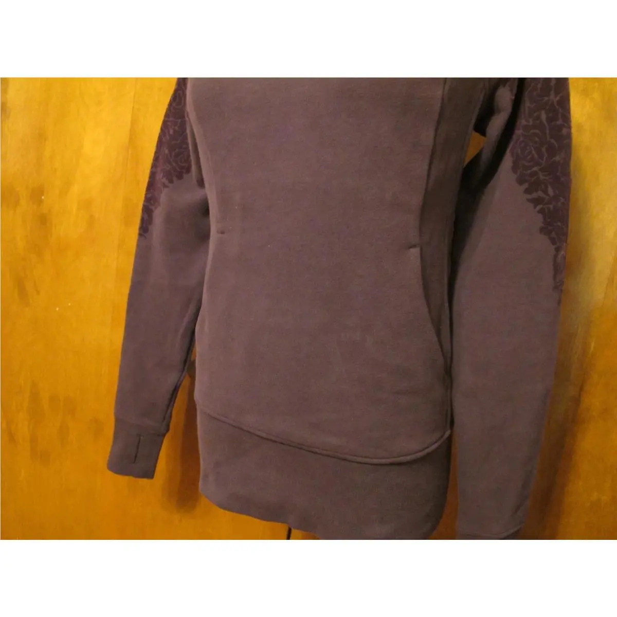 Lululemon clothing - chocolate 4