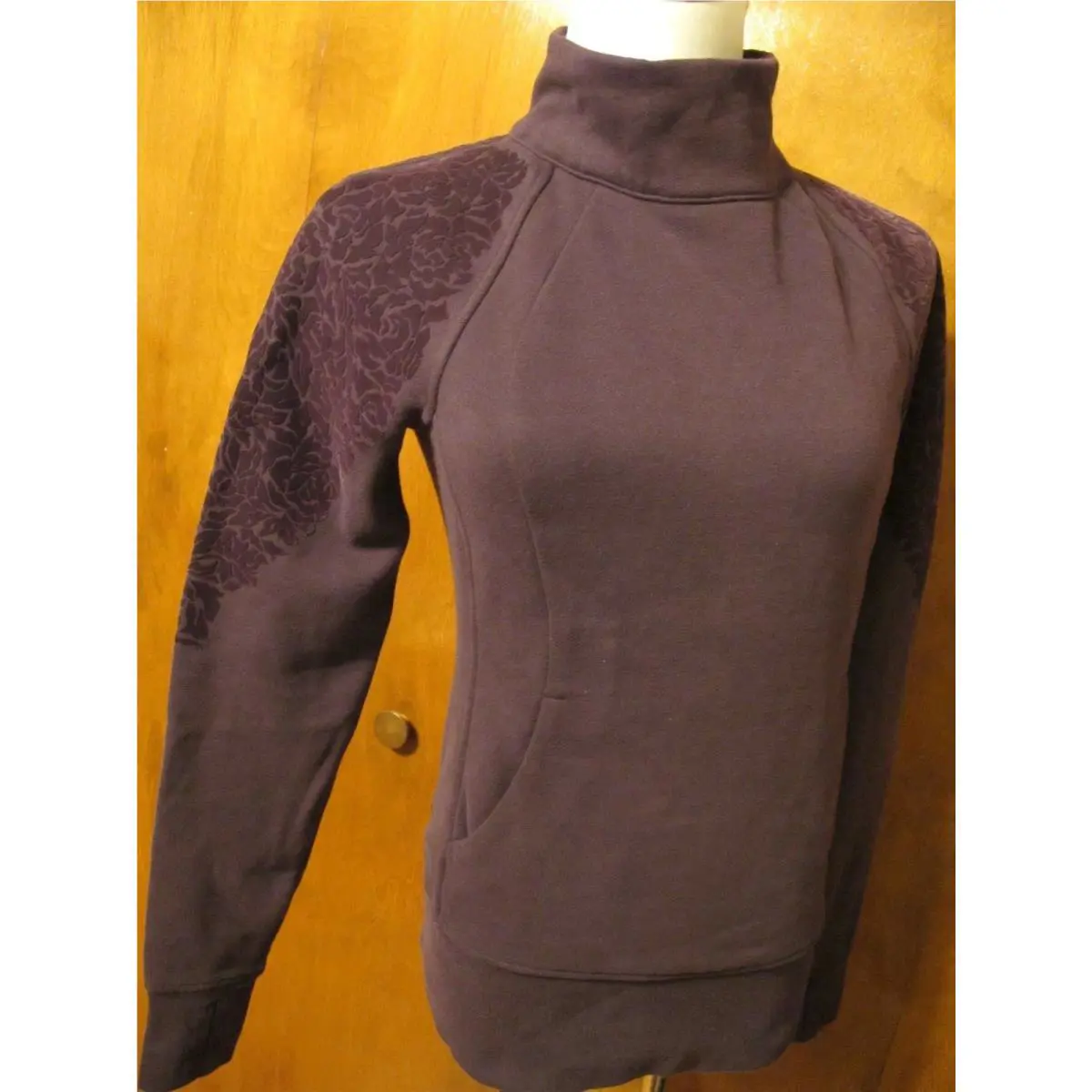 Lululemon clothing - chocolate 5