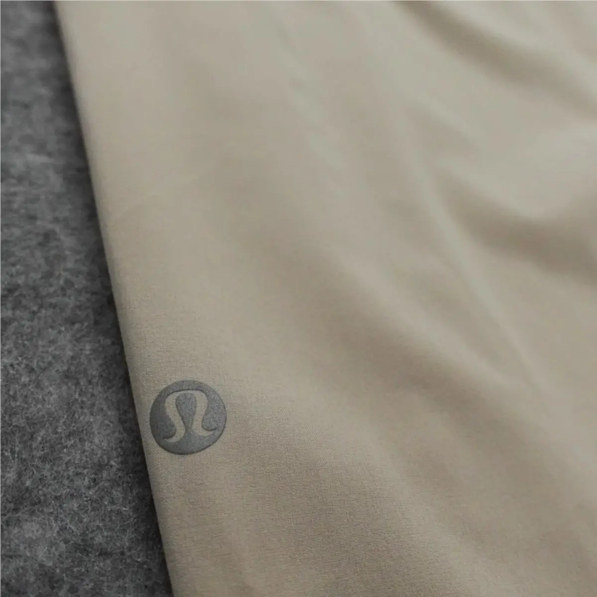 Lululemon clothing - Beige 4