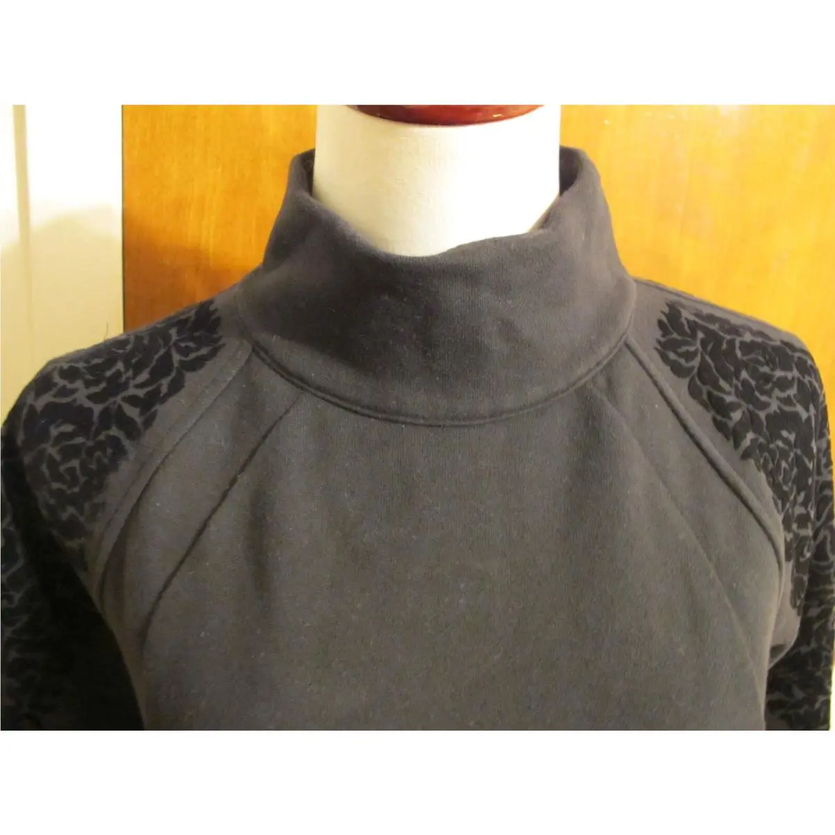 Lululemon clothing - Black 2