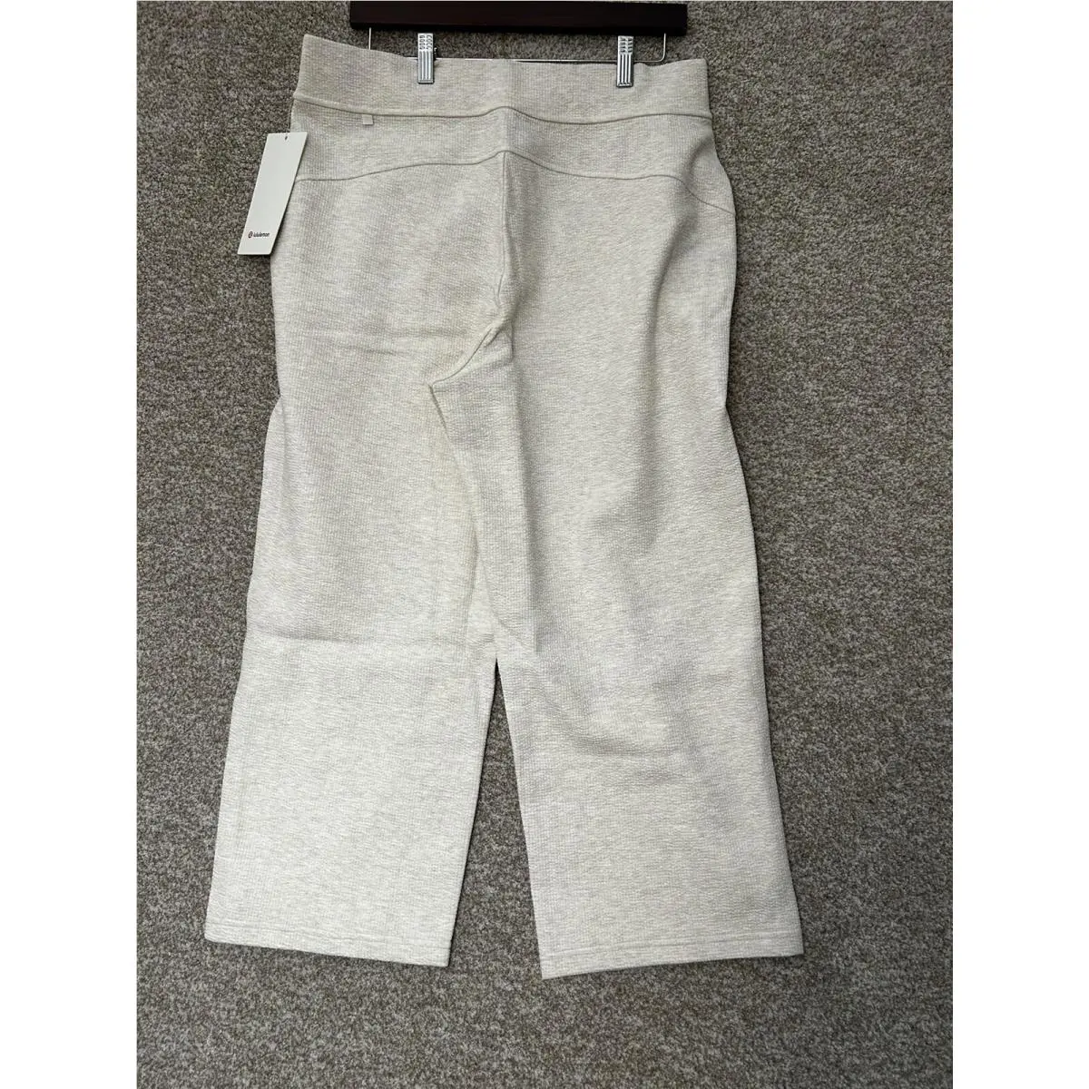 Lululemon clothing - White 2