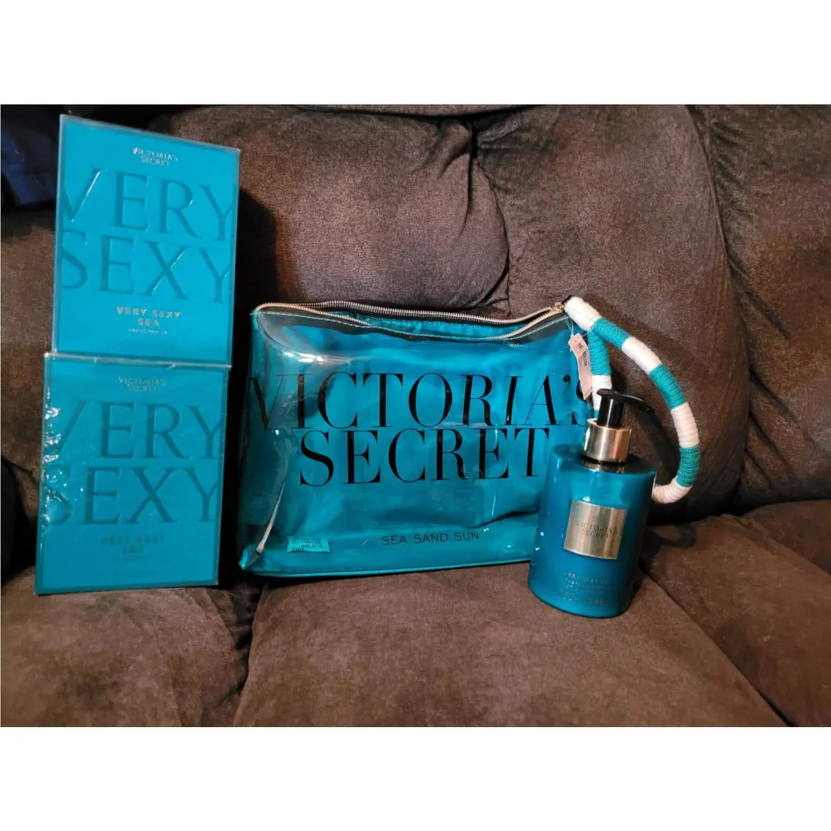 Victoria s Secret Very Sexy Sea Perfume 1.7 Oz. Lotion Cosmetic Bag