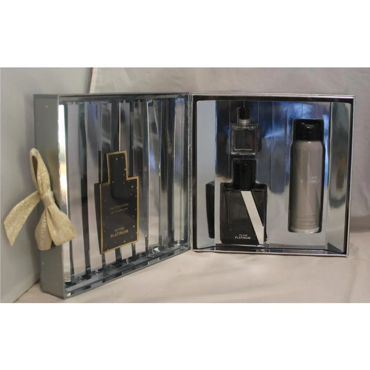 Victoria`s Secret Very Sexy VS Him Platinum Eau de Parfum Body Spray Gift Set