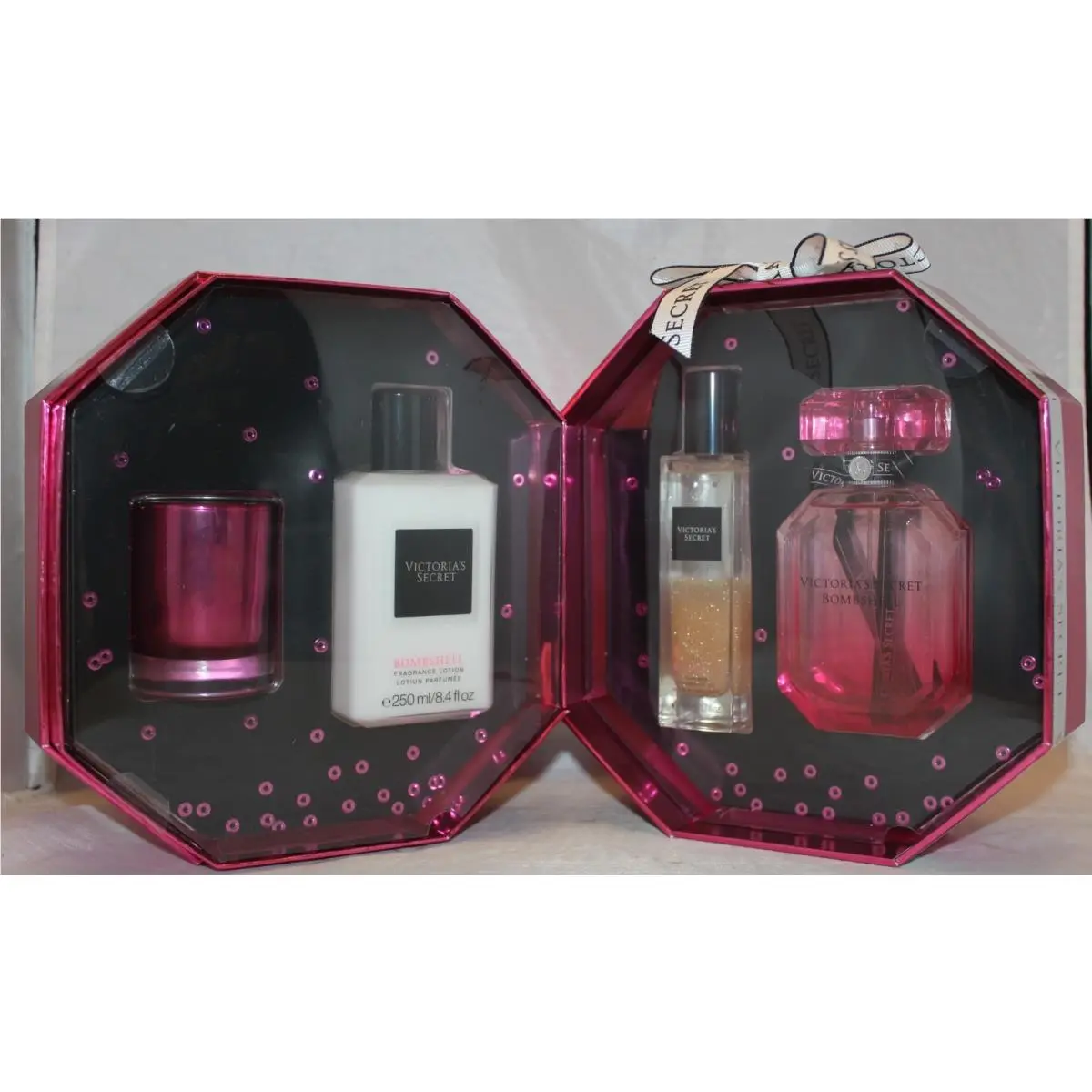 Victoria`s Secret Bombshell Candle Lotion Shimmer Oil Eau de Parfum Gift Set