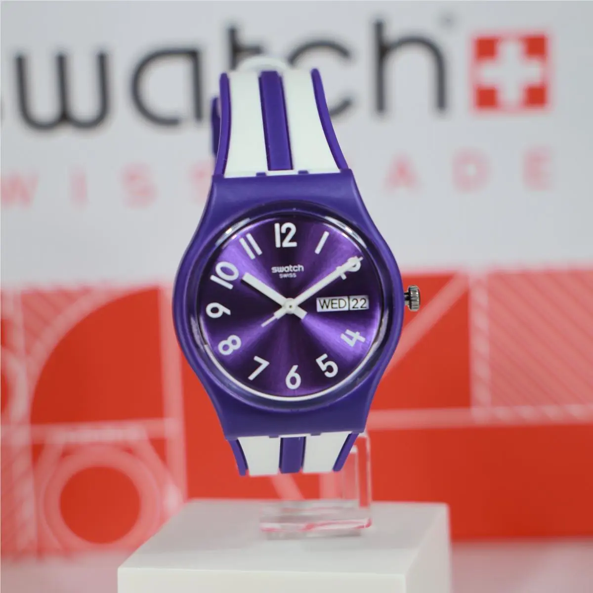 Swiss Made Swatch Nuora Gelso Purple Silicone Day-date Watch 34mm GV701