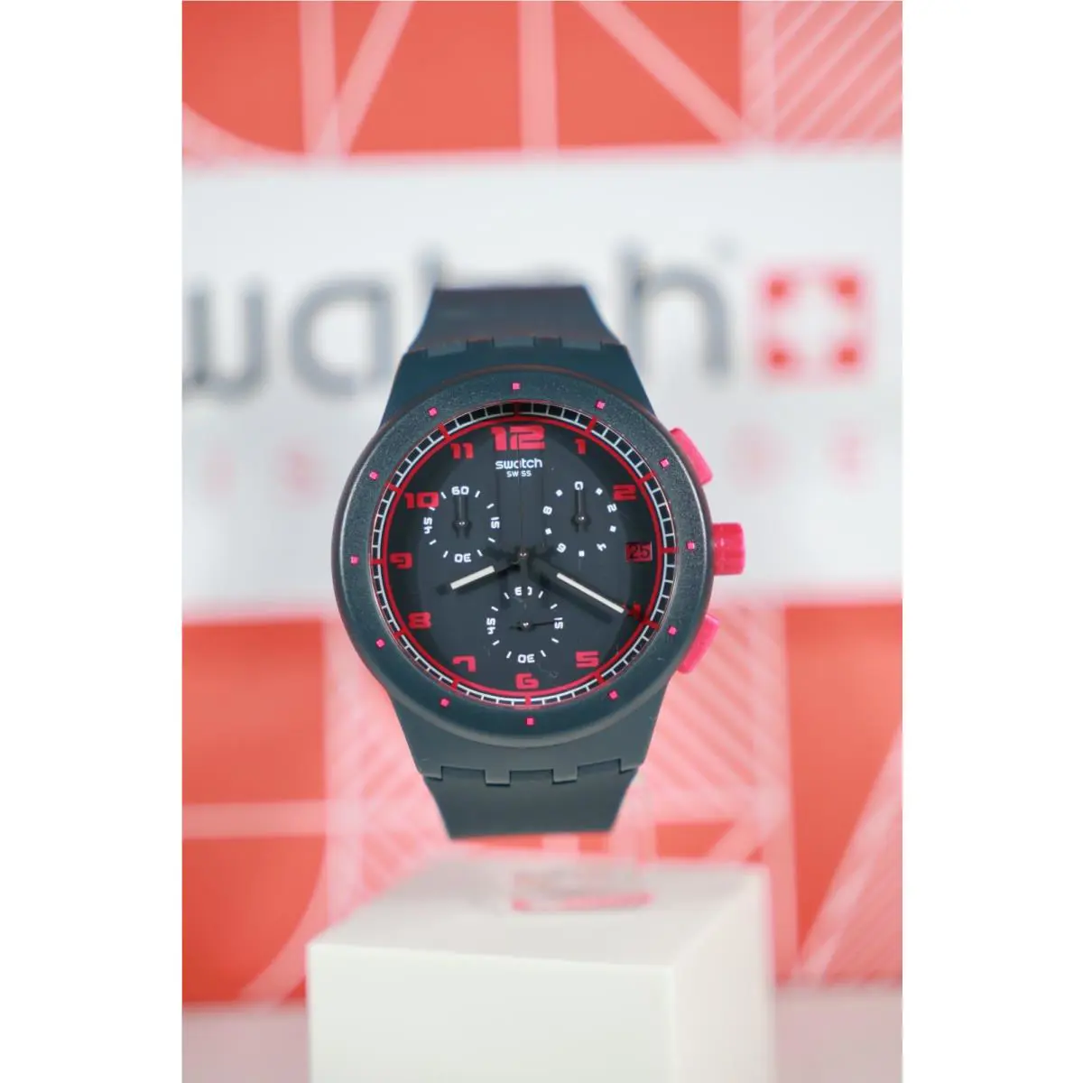 Limited Swiss Swatch A Touch of Fuschia Chrono Silicone Date SUSA400 42MM