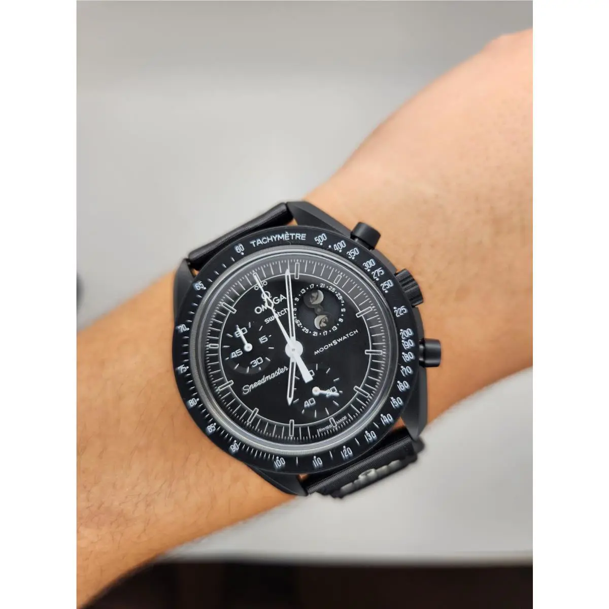 Omega x Swatch Snoopy Moon SO33B700 Black