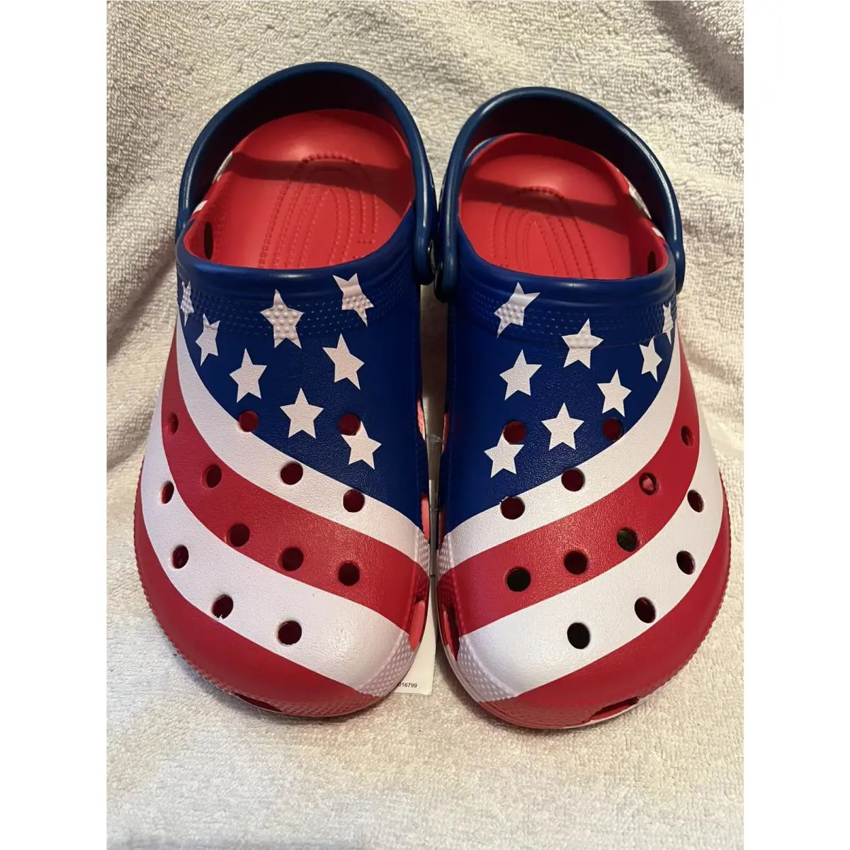 Crocs Classic American Flag Clog Men`s Size 7 / Women’s 9