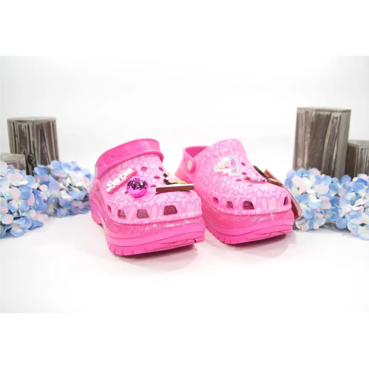 Crocs shoes - Pink (UPC: 196265476756) 0