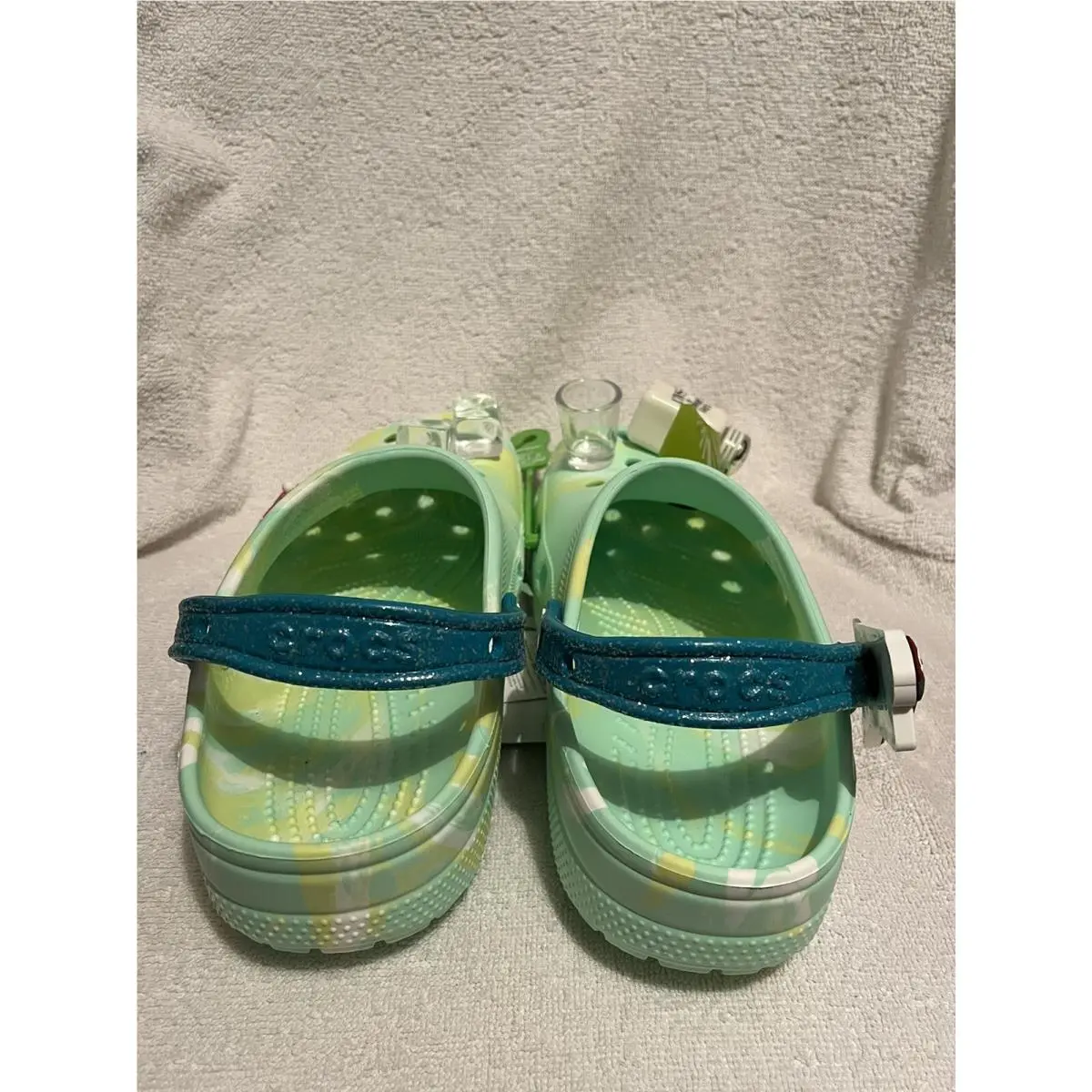 Crocs shoes - Classic Margaritaville clog Lime Zest - 207369–3U4 - Lime Zest (UPC: 191448839410) 2