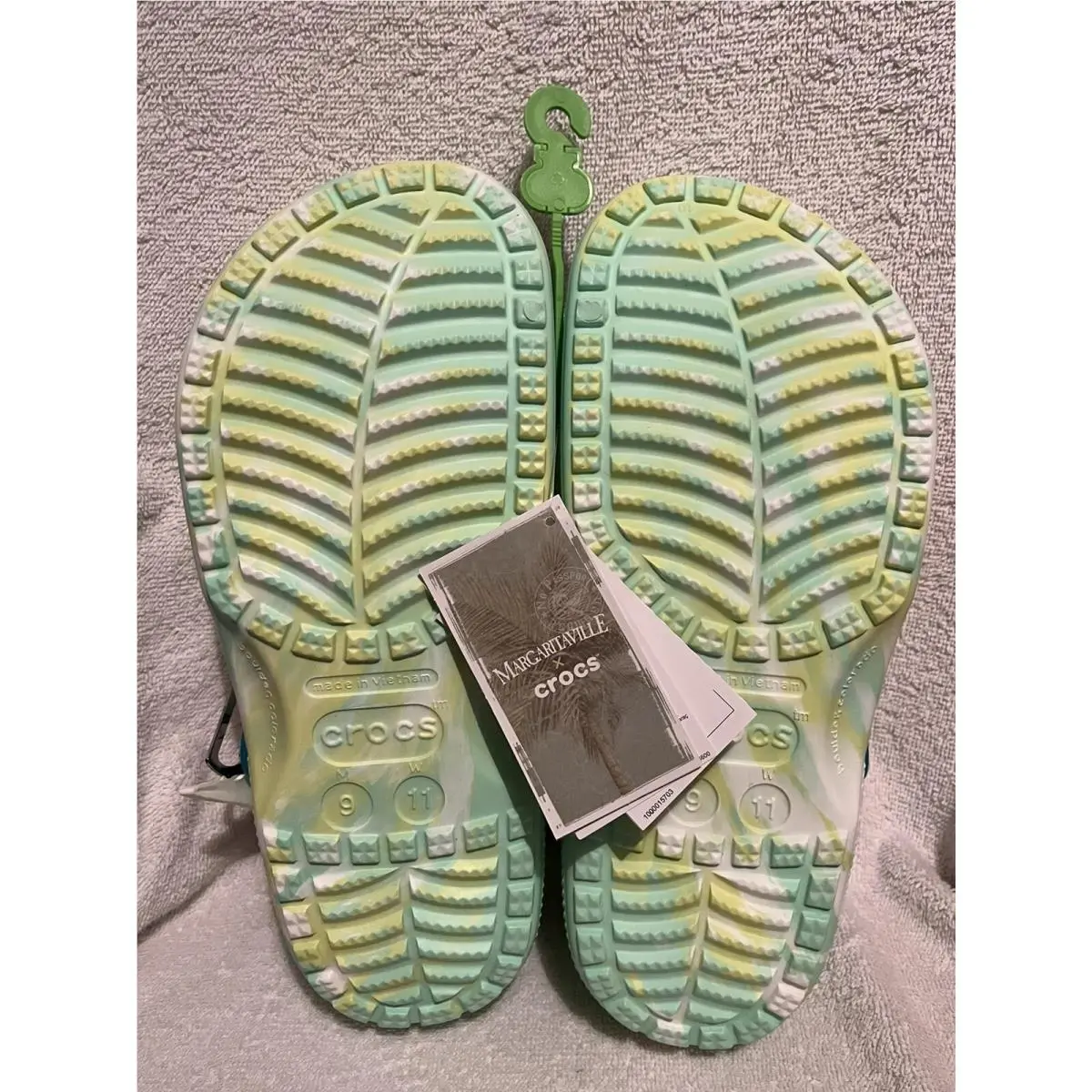 Crocs shoes - Classic Margaritaville clog Lime Zest - 207369–3U4 - Lime Zest (UPC: 191448839410) 3