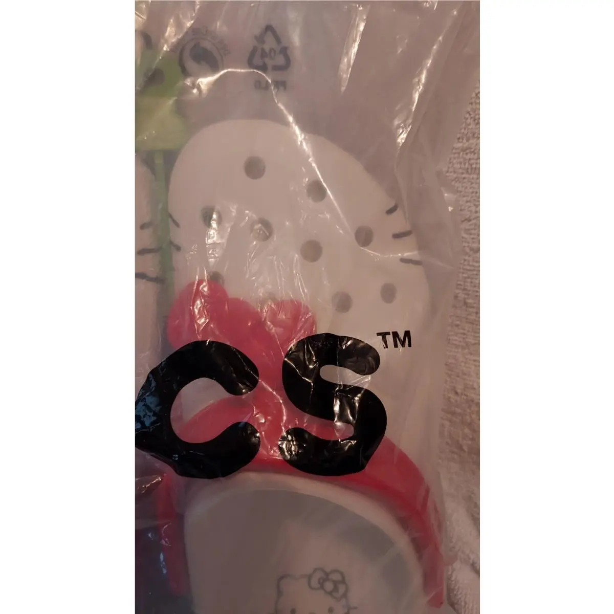 Crocs shoes - Crocs Hello Kitty - Hello Kitty - White (UPC: 196265570911) 2