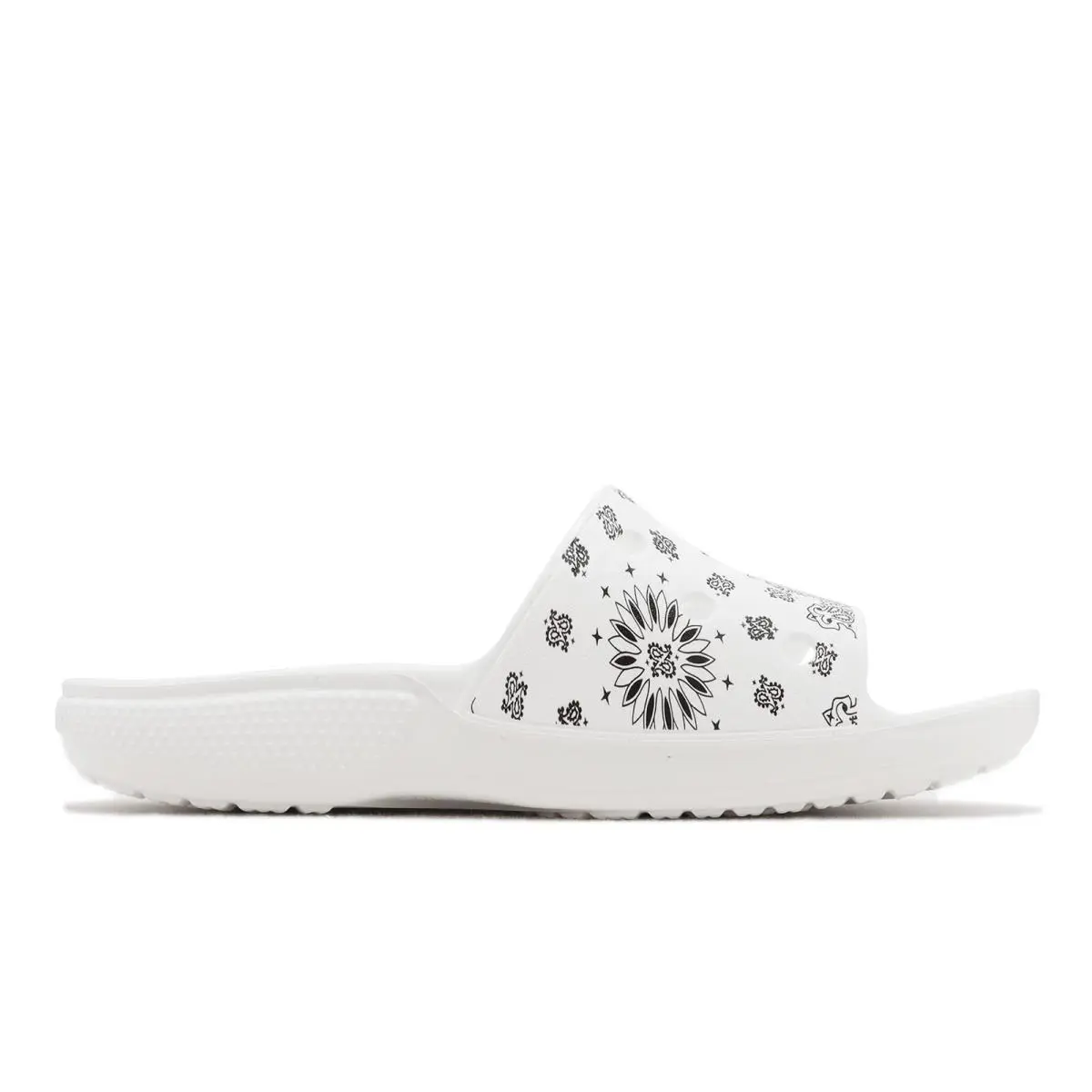 Crocs shoes - crocs Clássic Bandana Slide - Clássic Bandana Slide - White (UPC: 196265155439) 4