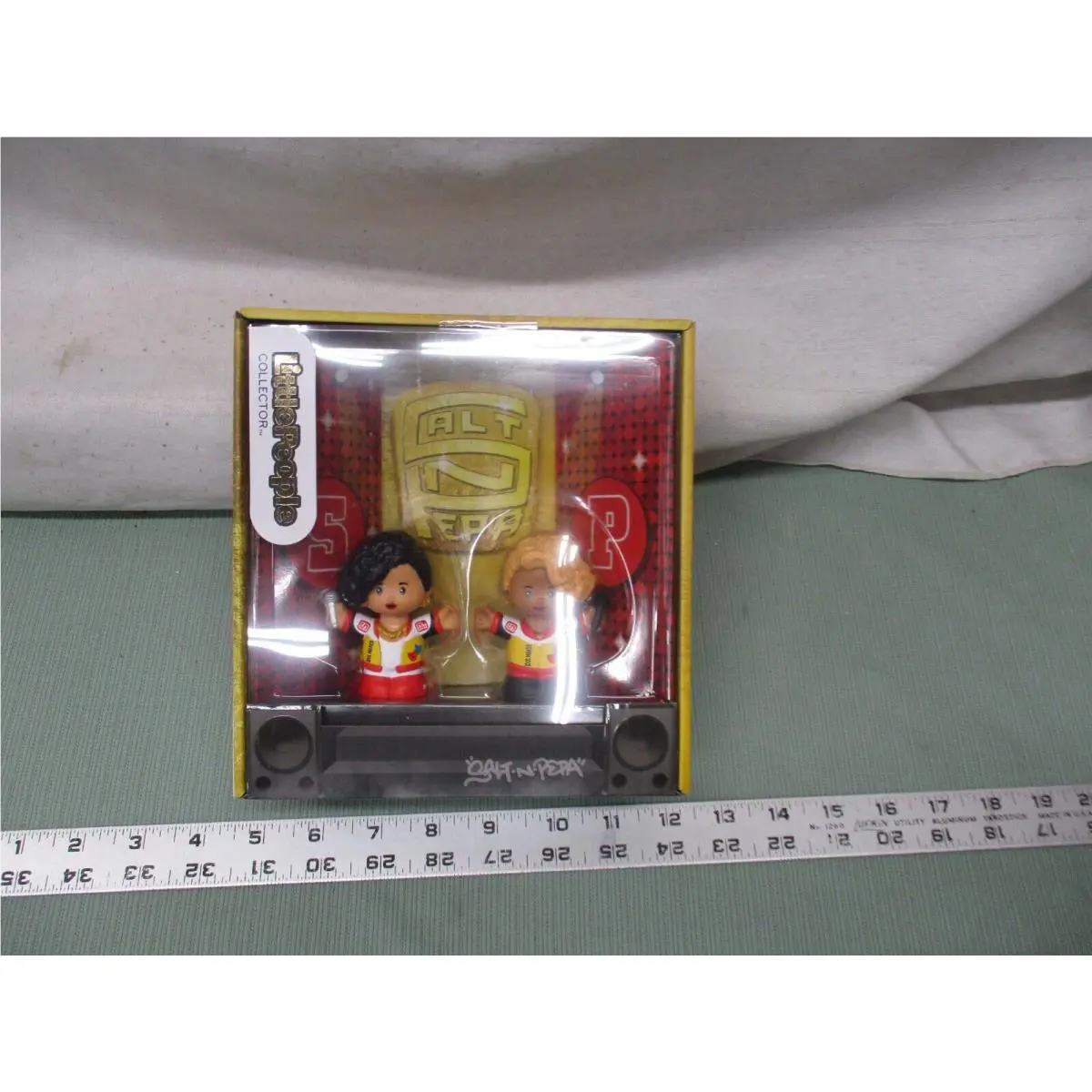 Fisher Price Little People Collector Salt N Pepa Singers Musical Performance Toy