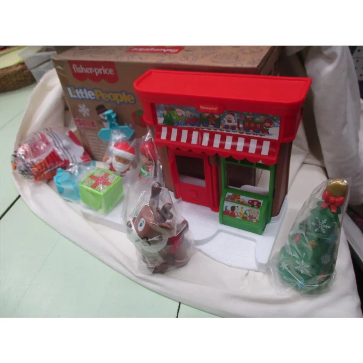Fisher-price Little People Christmas Wonderland Gift Set Santa Reindeer Elf Toys