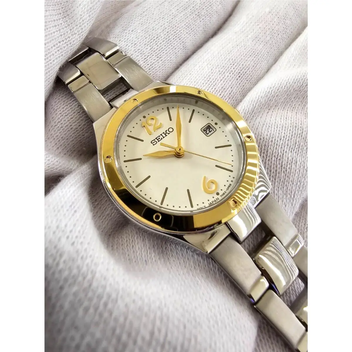 Seiko Quartz 25MM Gold Bezel Steel Women`s Watch SXDC48P1