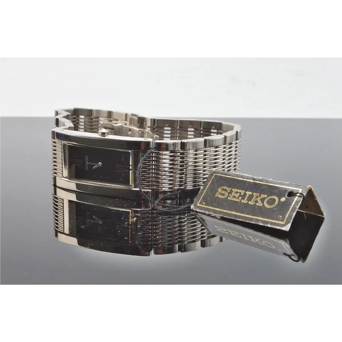 Seiko Curved Hardflex Crystal Wrist Watch Vintage V25