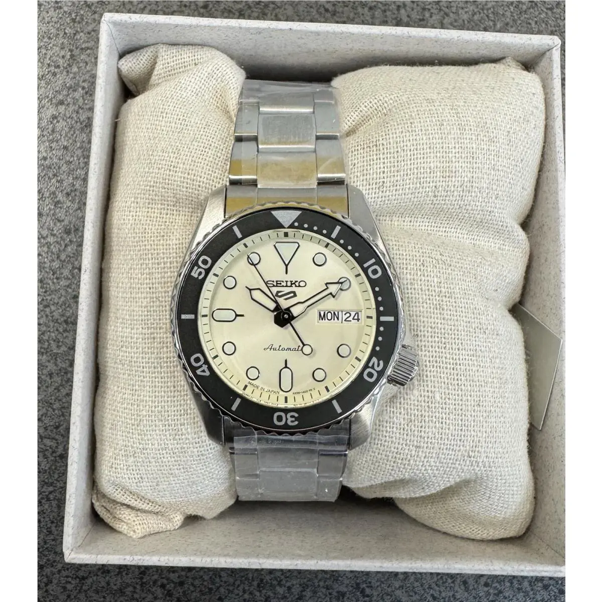 Seiko 5 Five Sports SRPK31 Automatic Mid Size Watch Beige Dial Made Japan 38mm