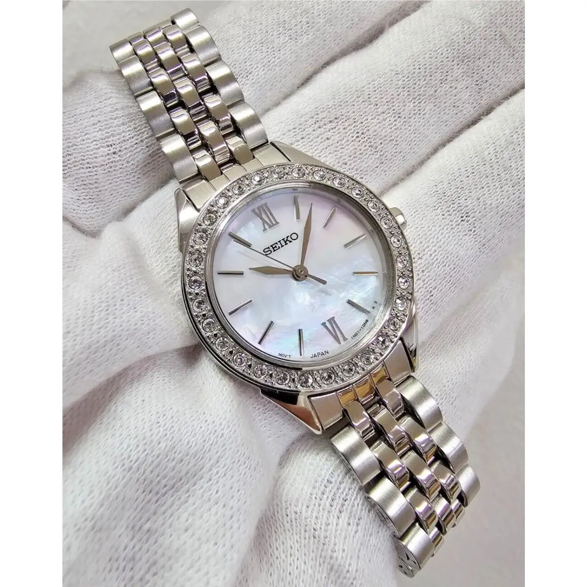 Seiko Quartz 26MM Mop Dial Swarovski Crystal Bezel Women`s Watch SXGP27P1
