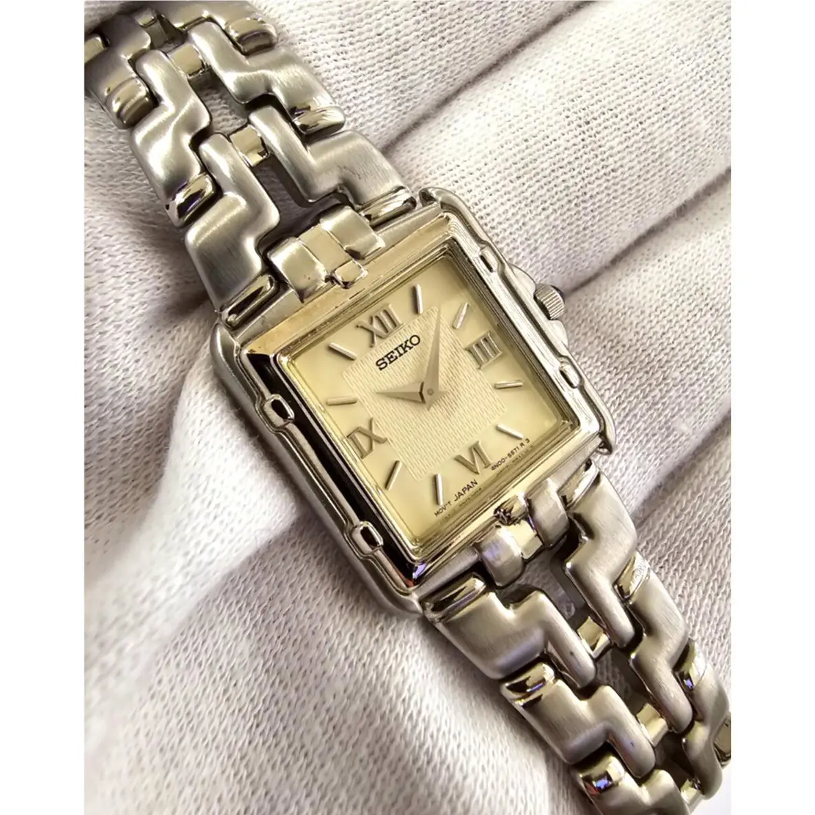 Seiko Dress Quartz 25mm Women`s Watch SXNQ89