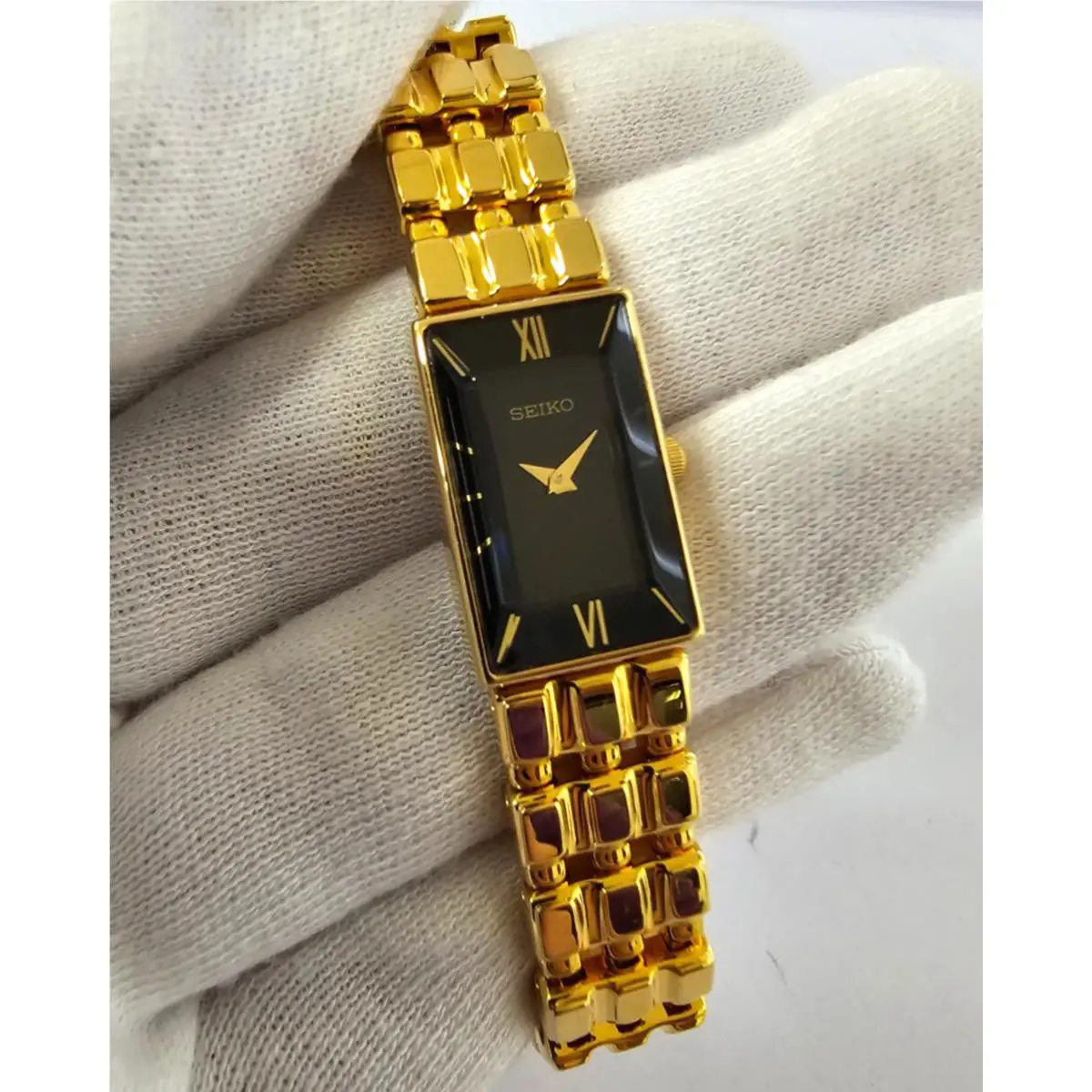 Seiko Quartz 22MM x 14MM Gold SS Women`s Watch SUW004