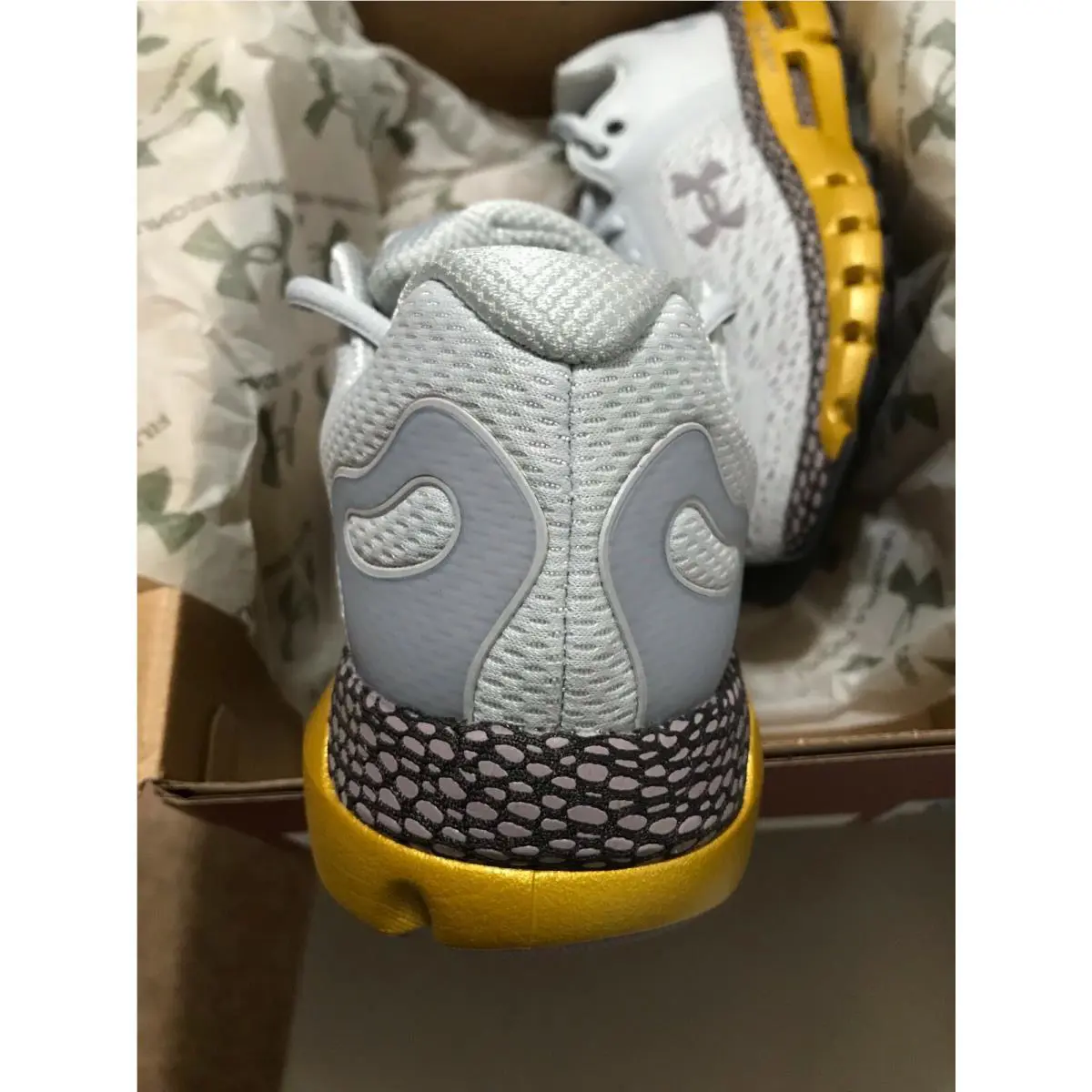 Under Armour shoes - UNDER ARMOUR HOVR INFINITE 2 - 3022597-105 - Gray/Gold 6
