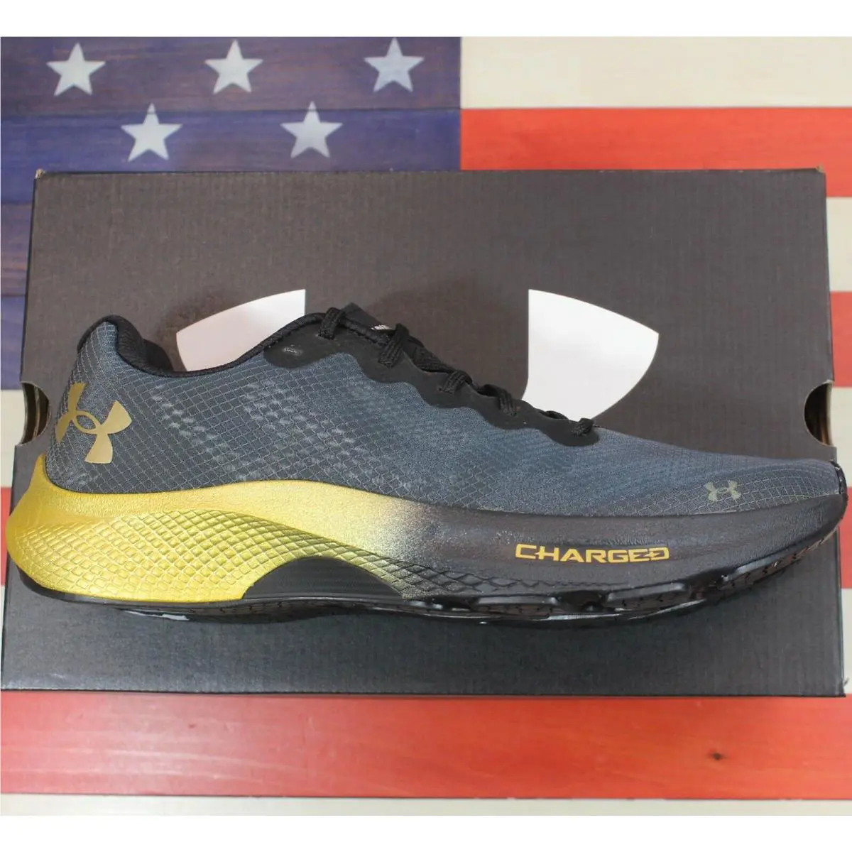 Under Armour shoes - Under Armour Charged Pulse - Charged Pulse - 3023020-001 - Black, Manufacturer: Black/Metallic-Gold-Luster 0