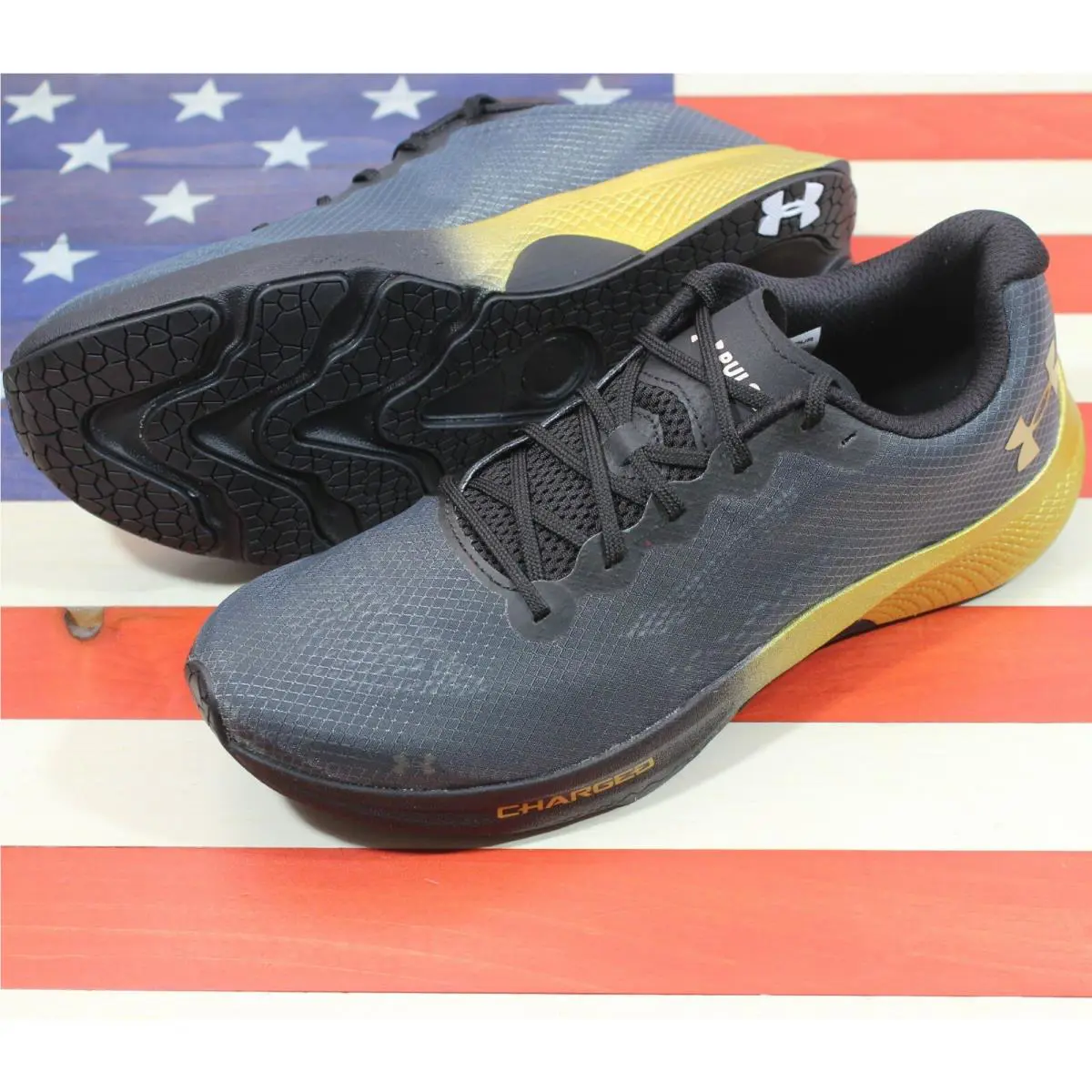 Under Armour shoes - Under Armour Charged Pulse - Charged Pulse - 3023020-001 - Black, Manufacturer: Black/Metallic-Gold-Luster 6