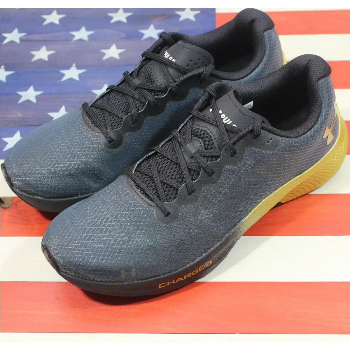 Under Armour shoes - Under Armour Charged Pulse - Charged Pulse - 3023020-001 - Black, Manufacturer: Black/Metallic-Gold-Luster 19