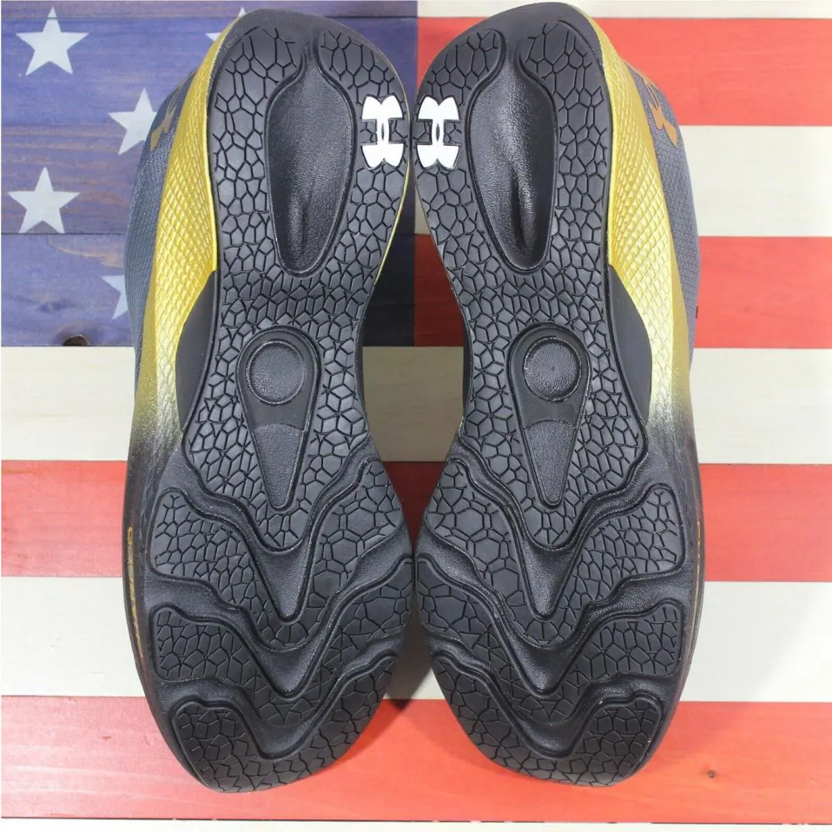 Under Armour shoes - Under Armour Charged Pulse - Charged Pulse - 3023020-001 - Black, Manufacturer: Black/Metallic-Gold-Luster 22