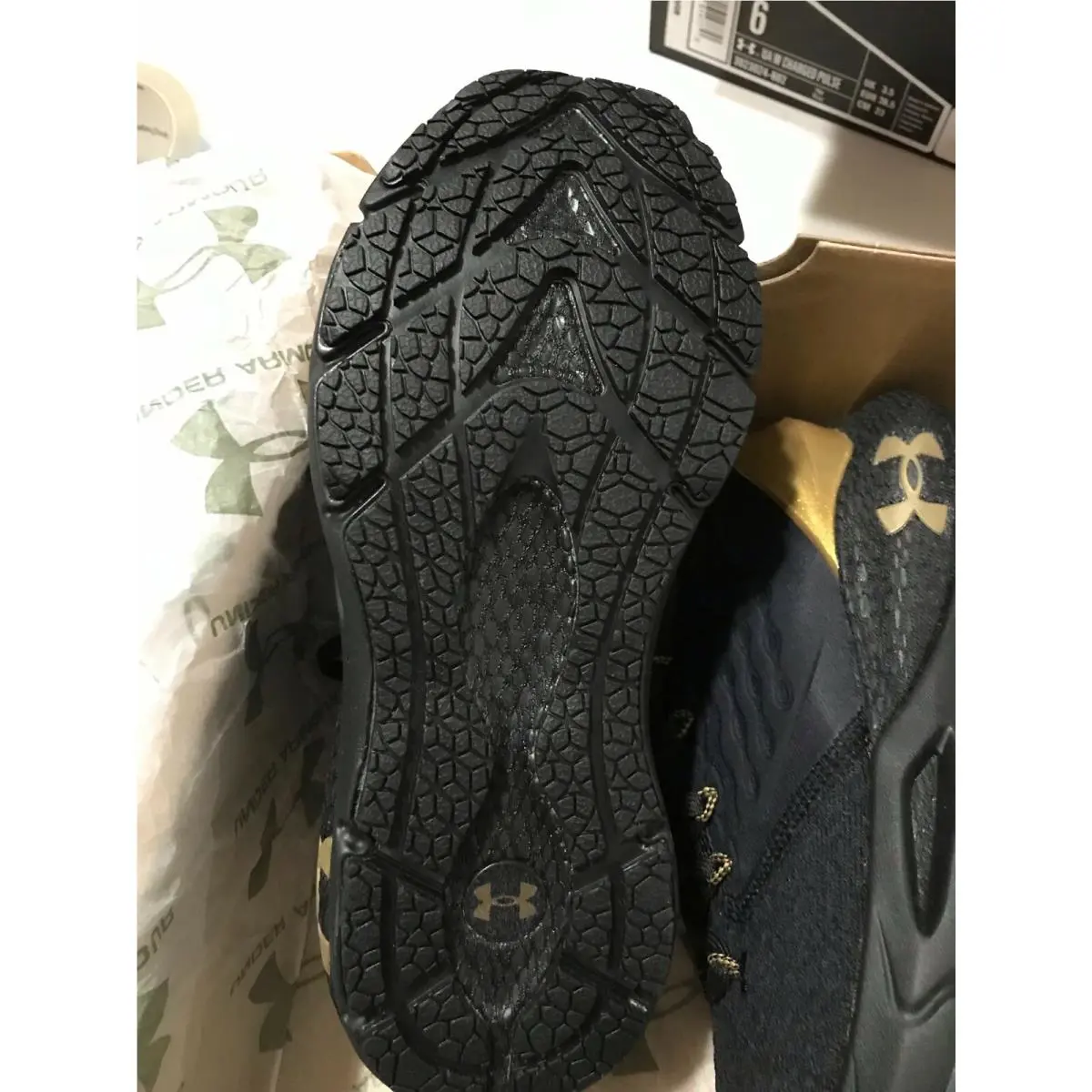 Under Armour shoes - UNDER ARMOUR HOVR PHANTOM 2 MTLC - 3023903-001 - Black/Gold METALLIC 6