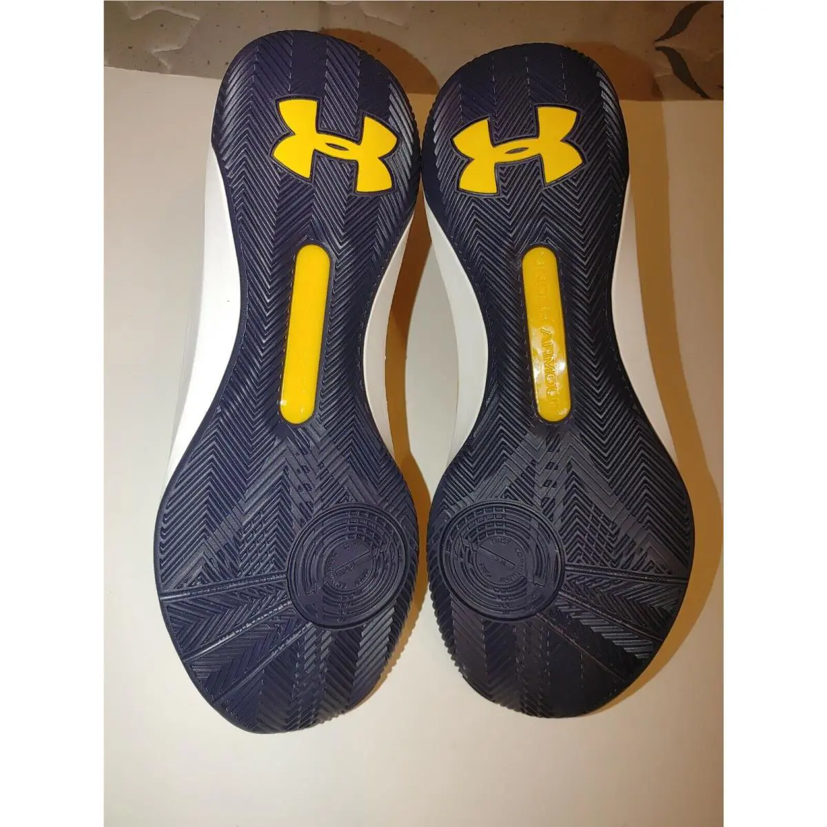 Under Armour shoes - Under armour HOVR Havoc Low - 3020618 - Gold 3