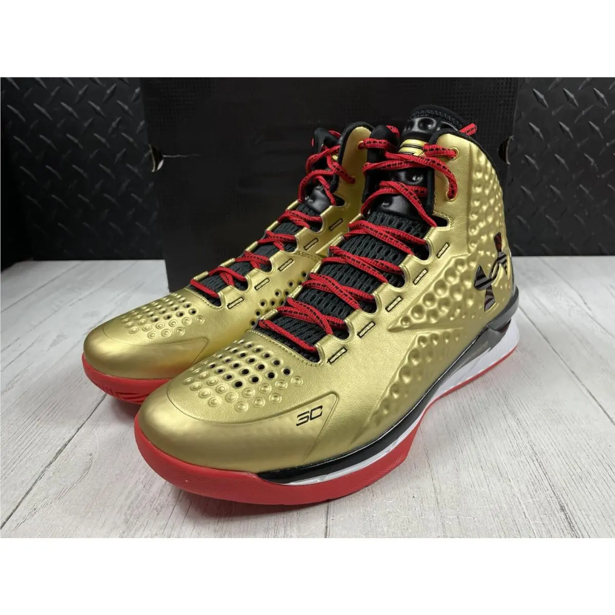 Under Armour shoes - Under armour Curry 1 - Curry - 3026048900 - Gold (UPC: 0195253239366) 3