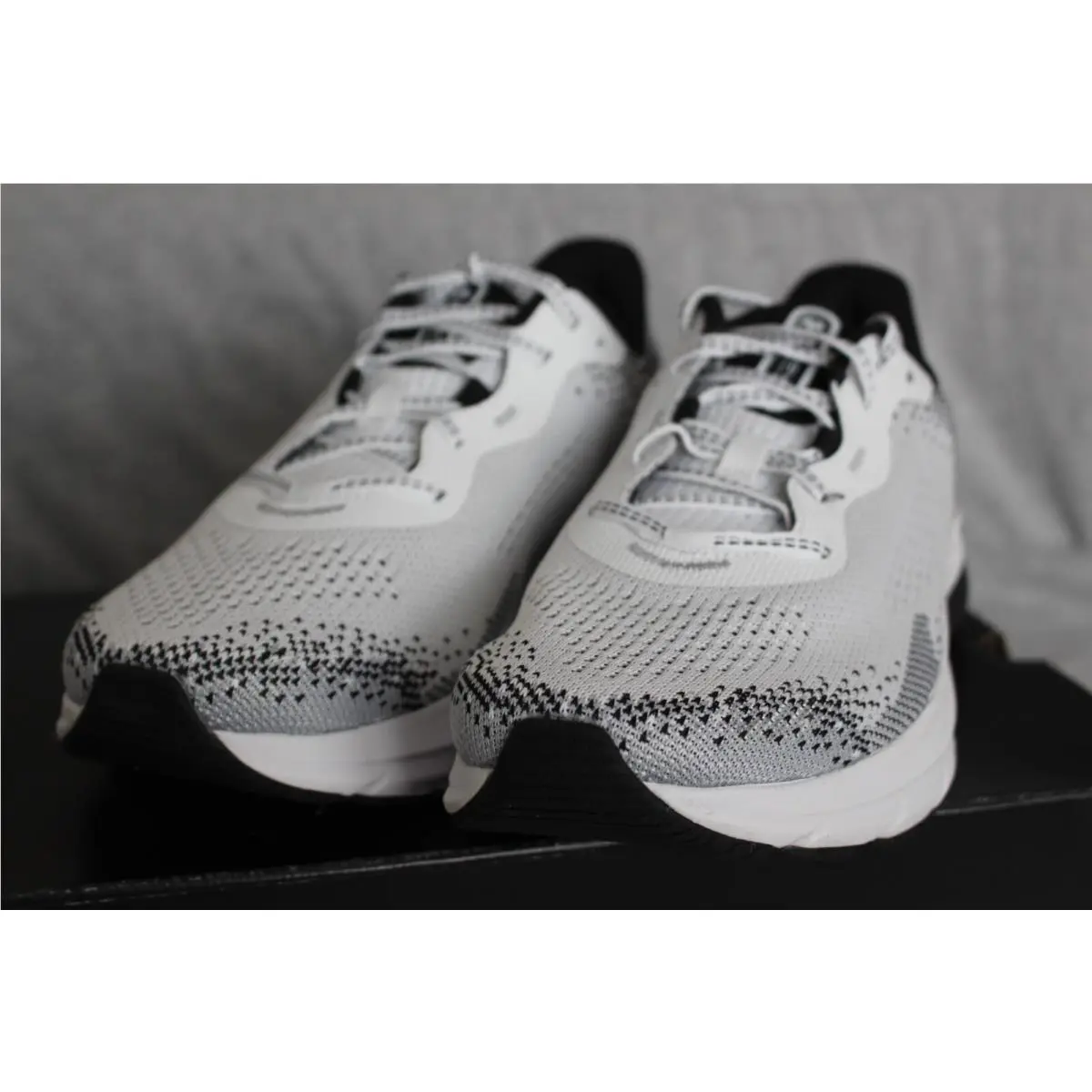 Under Armour shoes - Under Armour HOVR Turbulence - HOVR Turbulence - White 0