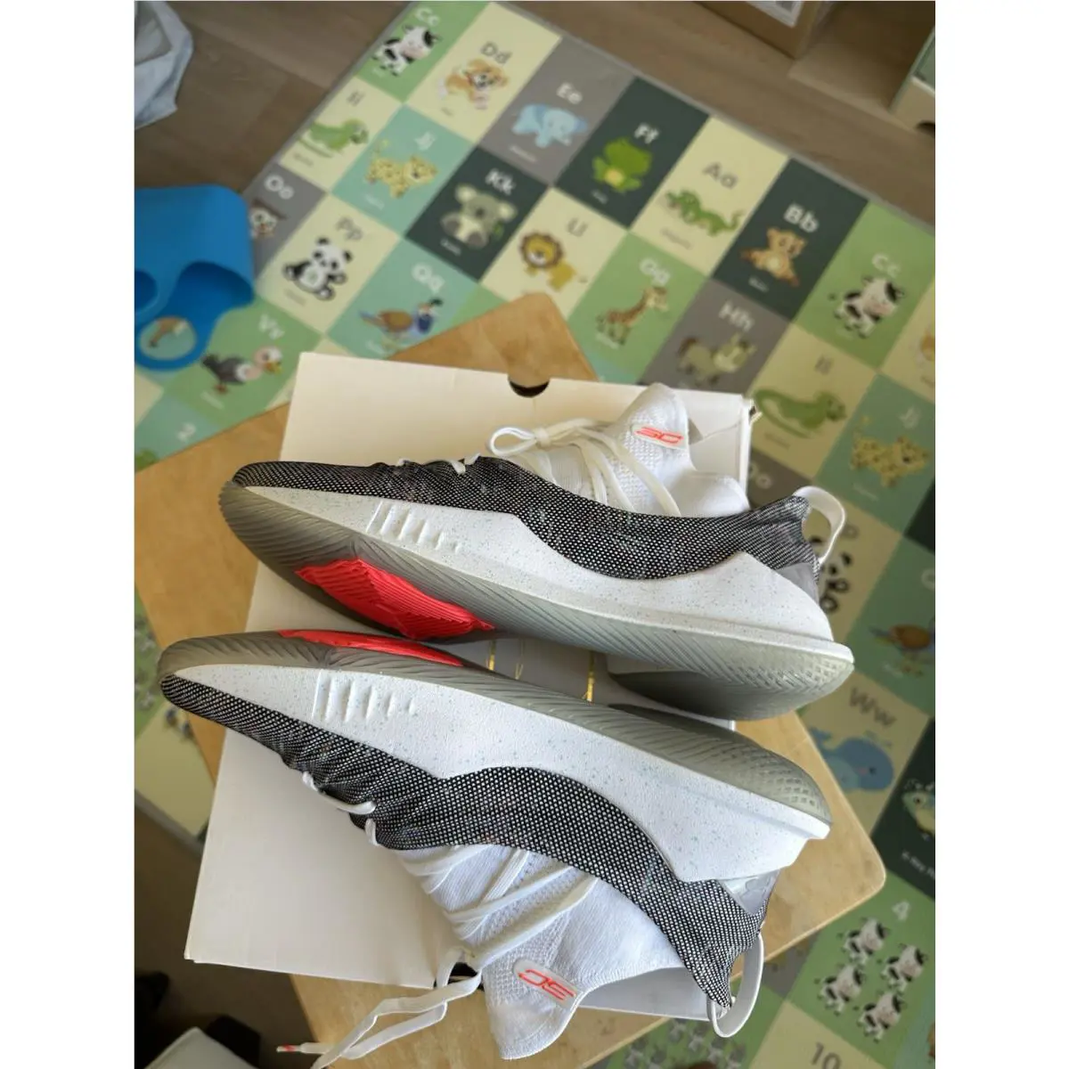 Under Armour shoes - Under Armour Curry 5 - Curry - 3020657-107 - White, Manufacturer: White/Neon/Coral 1