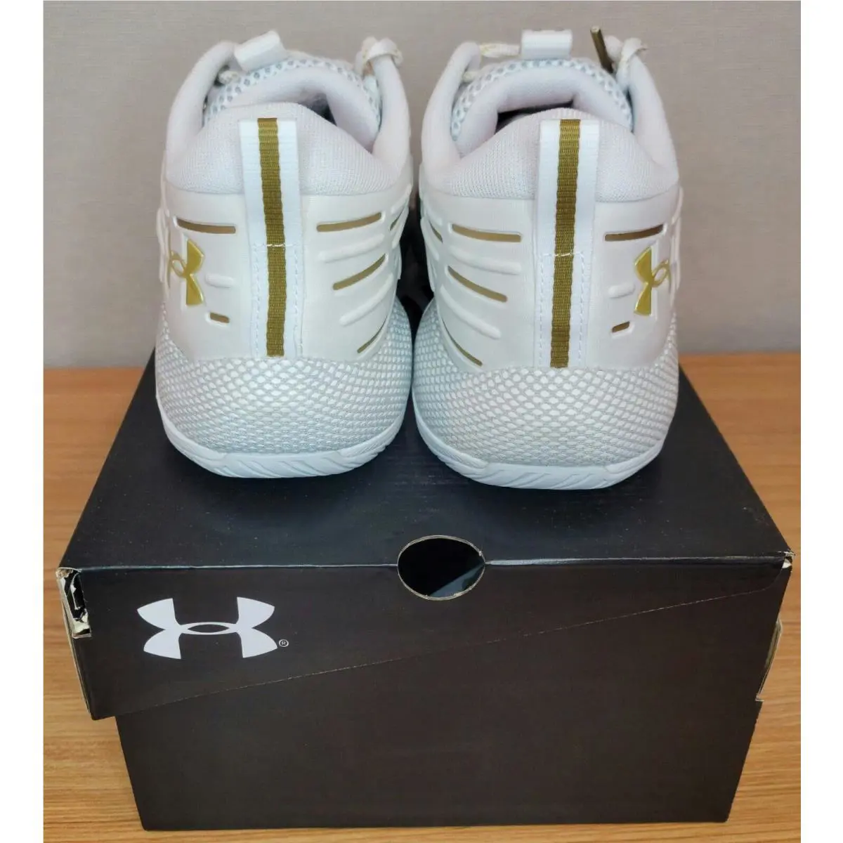 Under Armour shoes - UA HOVR ™ Block City - White/Gold 2