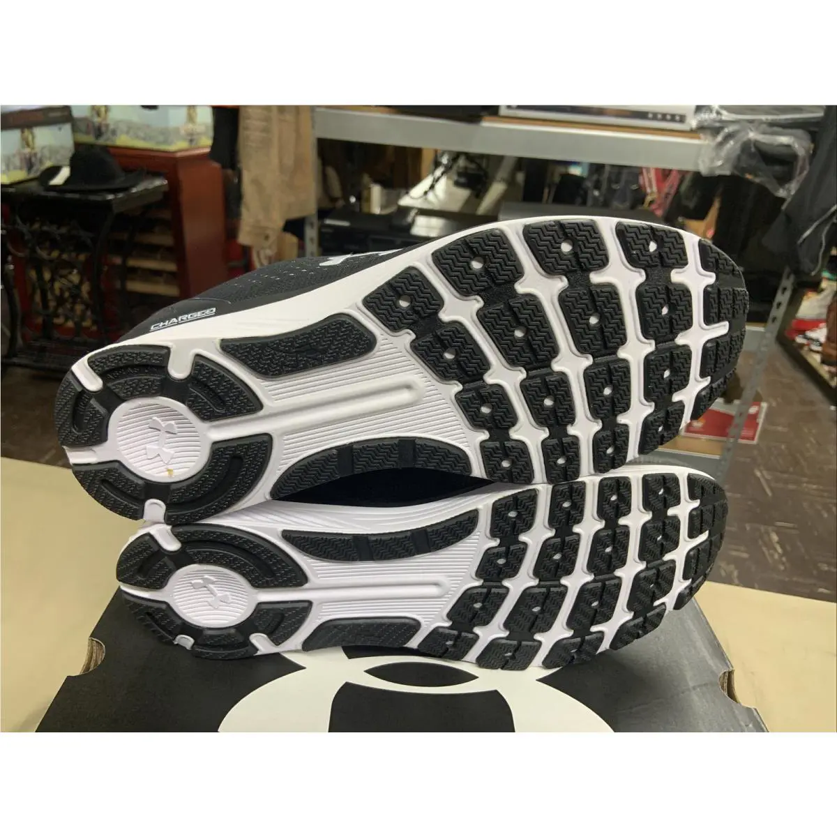 Under Armour shoes - Charged Bandit 4 - Charged Bandit - 3020321-001 - Black (UPC: 191633885796) 5