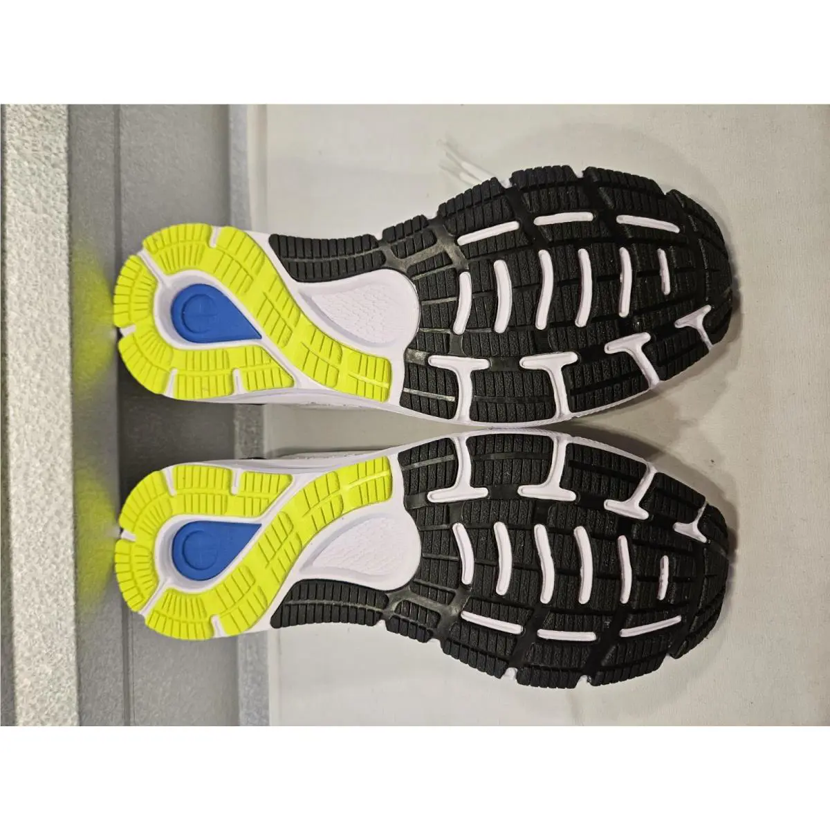 Under Armour shoes - HOVR - HOVR - White 4