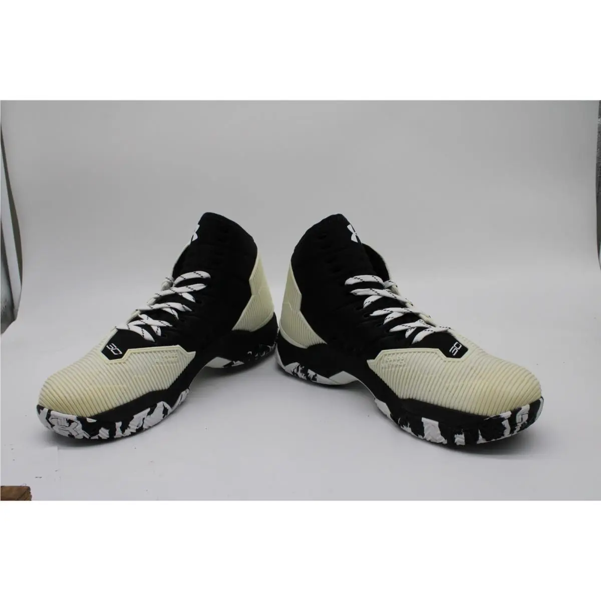 Under Armour shoes - White/black (UPC: 190078243192) 1