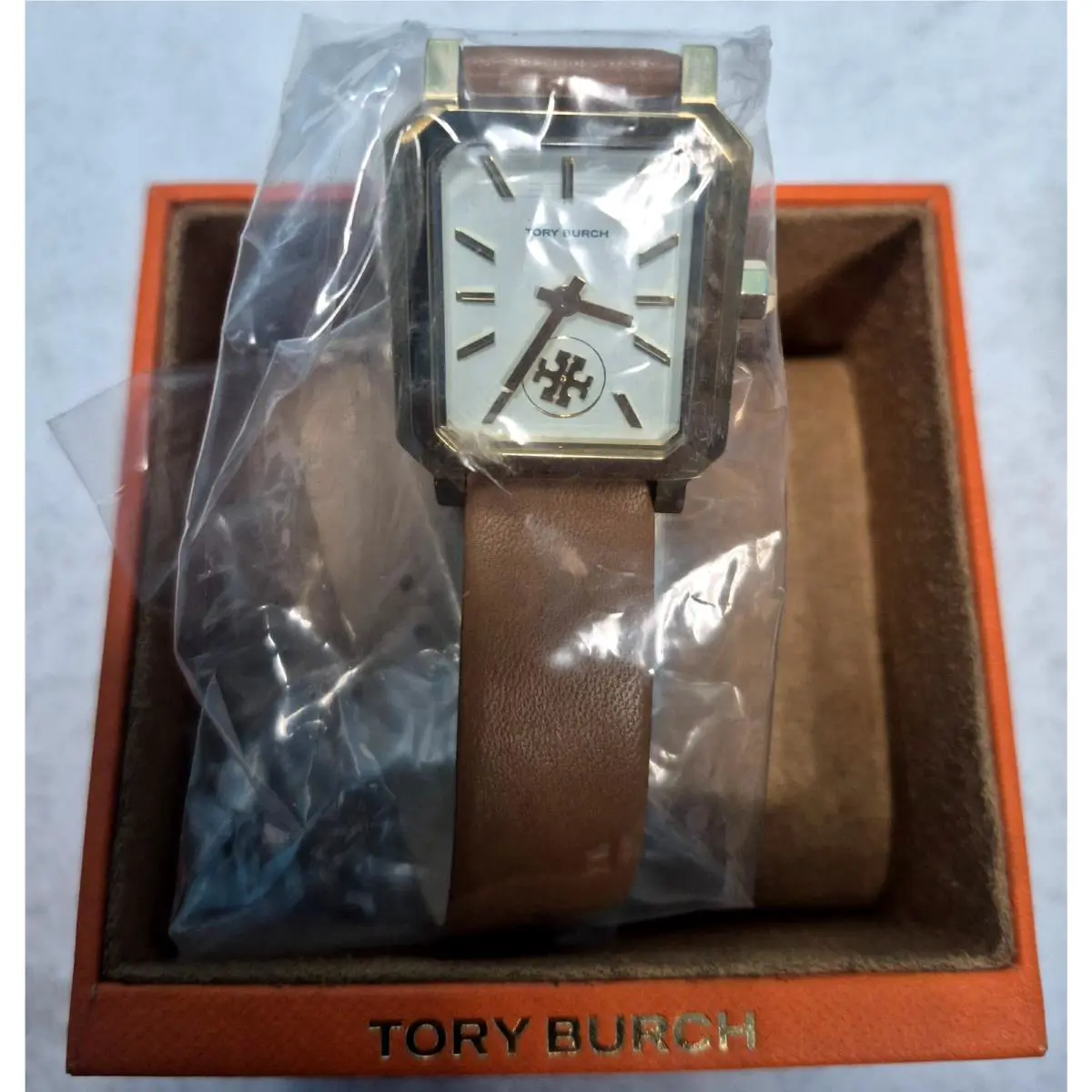 Tory Burch Robinson Gold Tan Brown Leather Strap Watch TBW1503 Logo