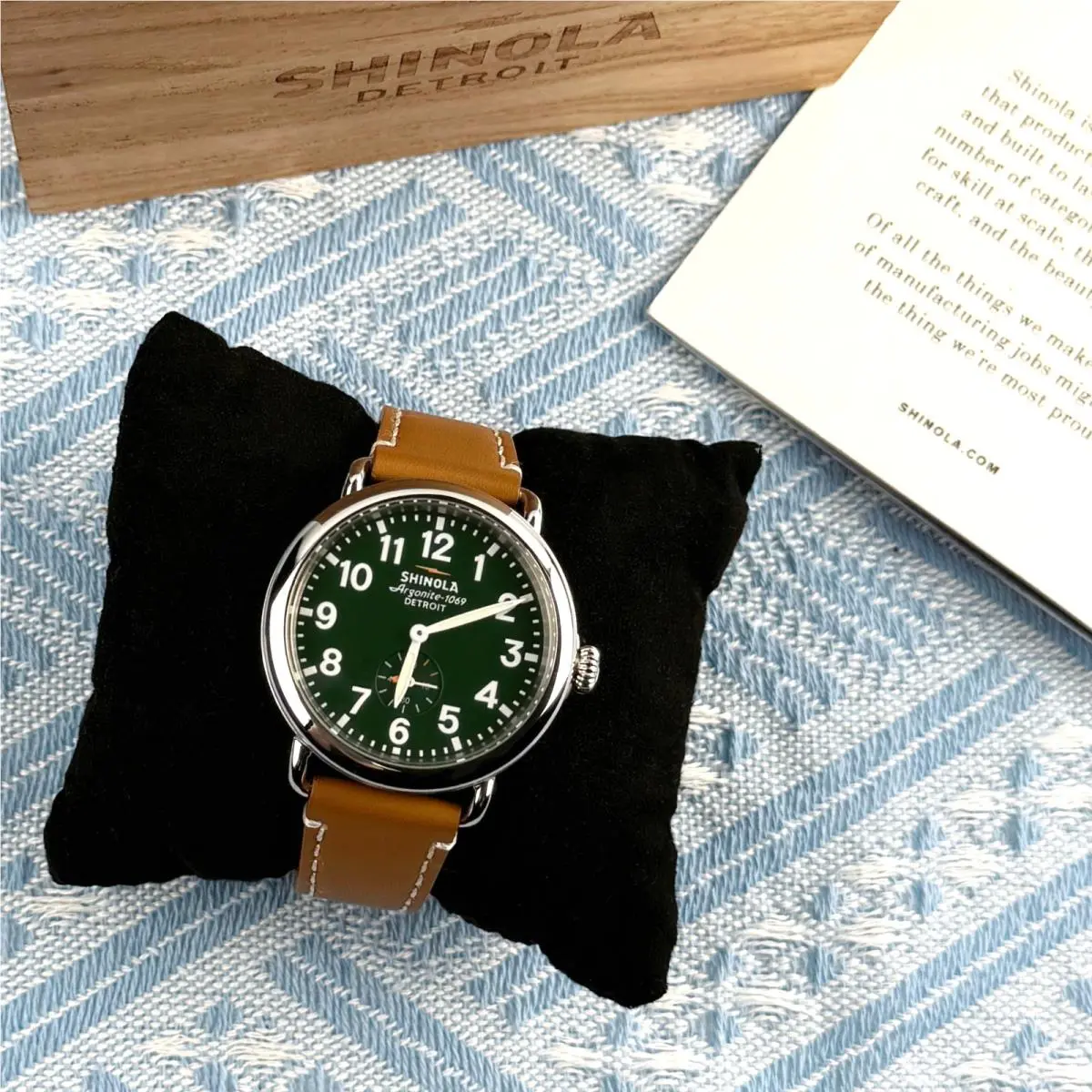 Shinola The Runwell Green Dial Tan Leather Strap Quartz Men`s Watch 41mm