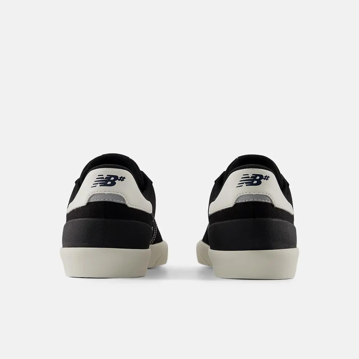 New Balance shoes - Black/White 24