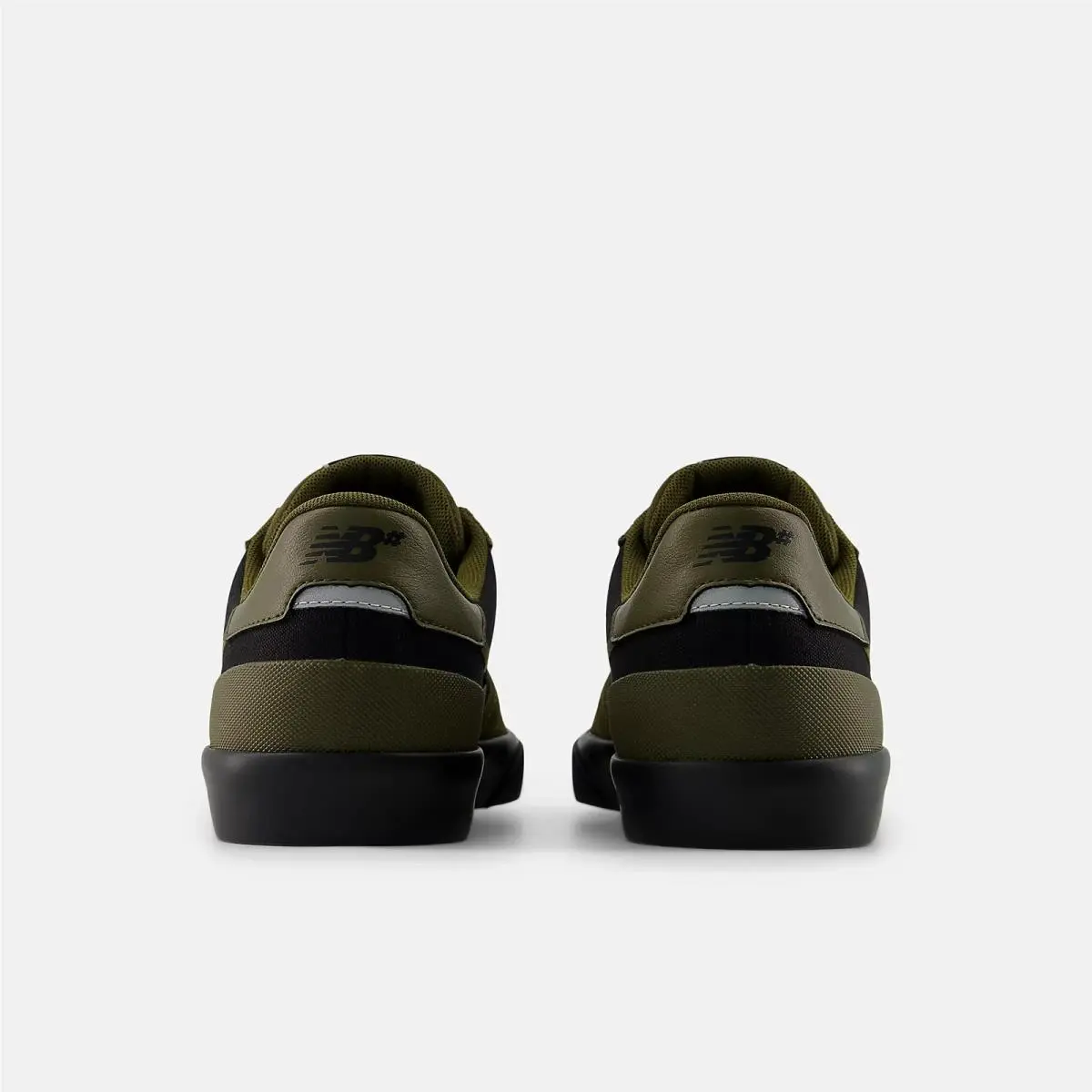 New Balance shoes - Black/White 30