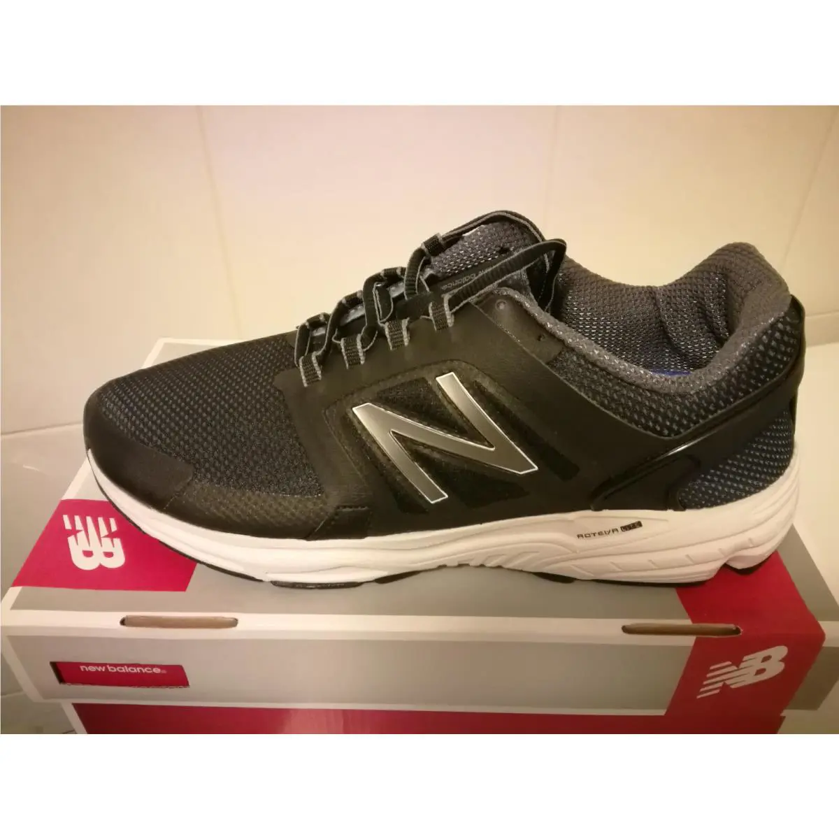 New Balance shoes - Main: Black 3