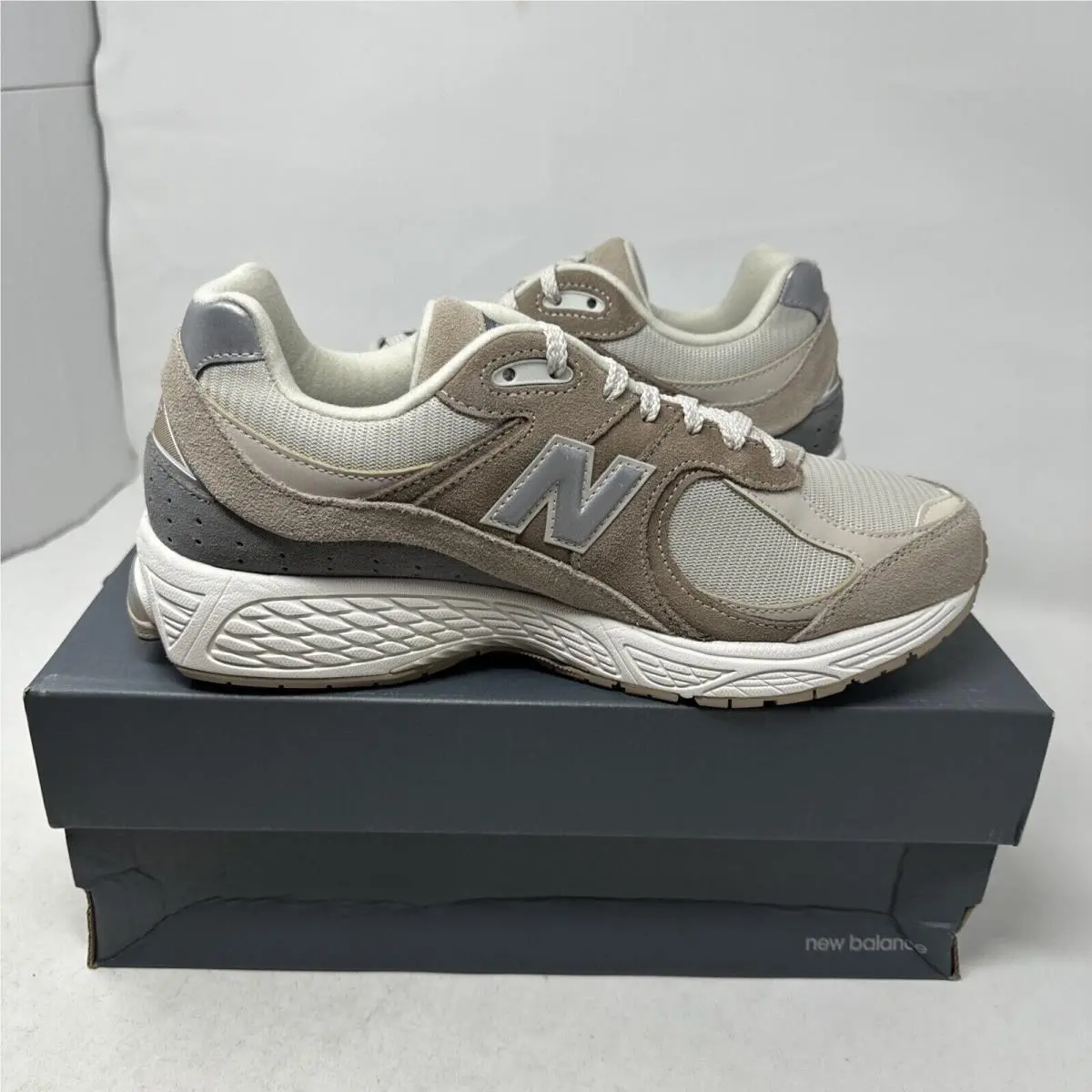 New Balance 2002R Brown Beige Men D M2002RSI Men Size 8